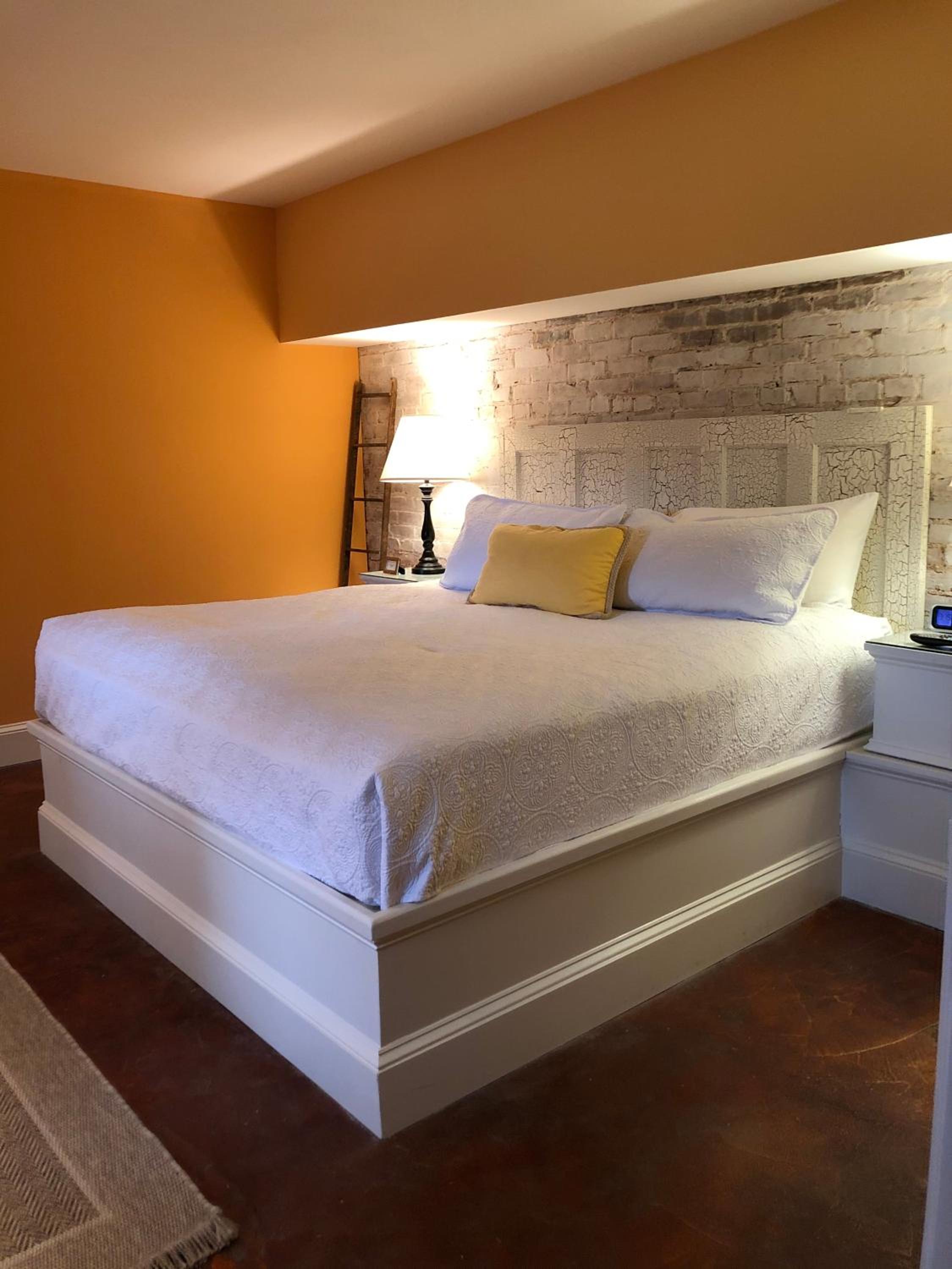 Suites at 249