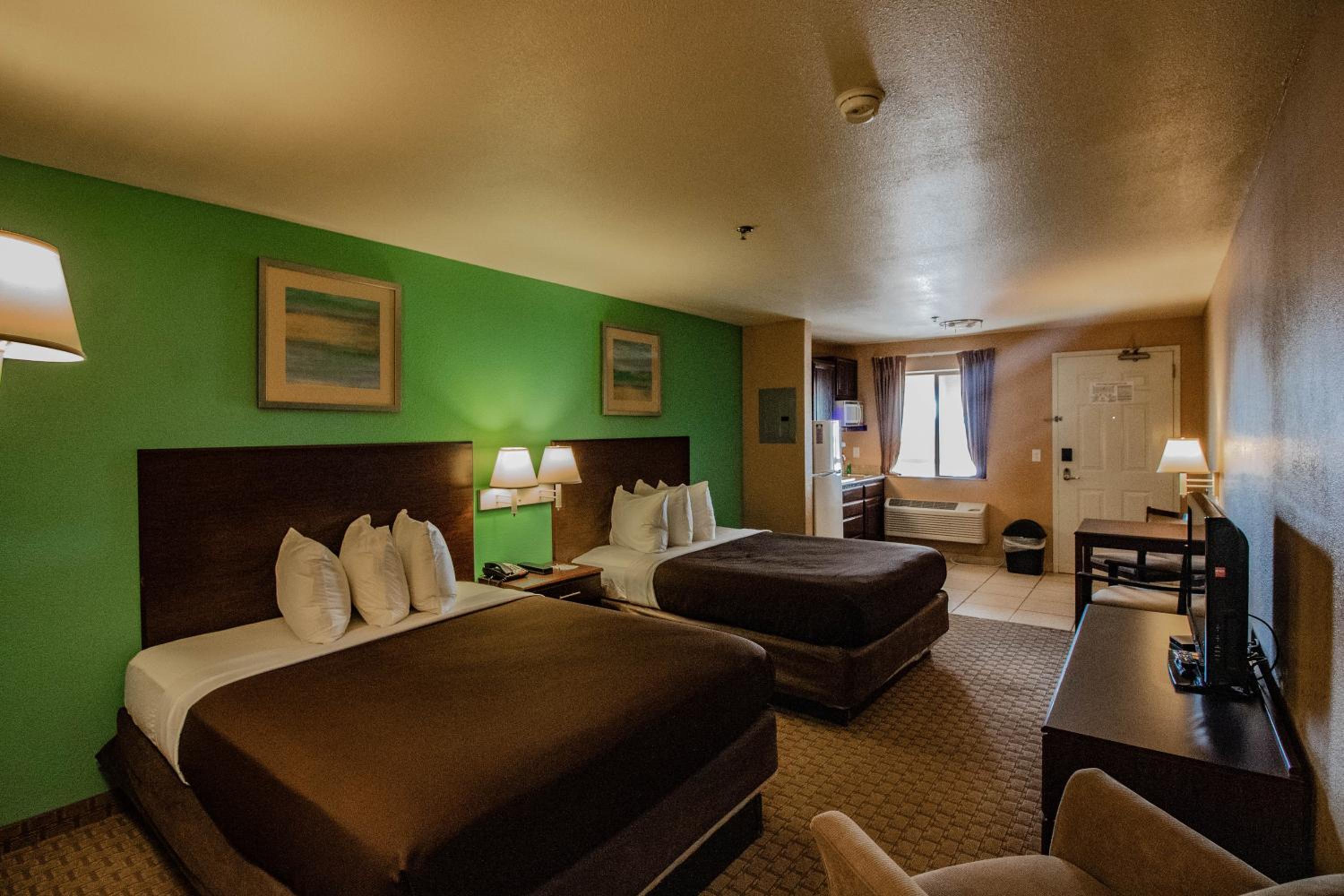Alamogordo Vacations - Suburban Studios Alamogordo - Property Image 4