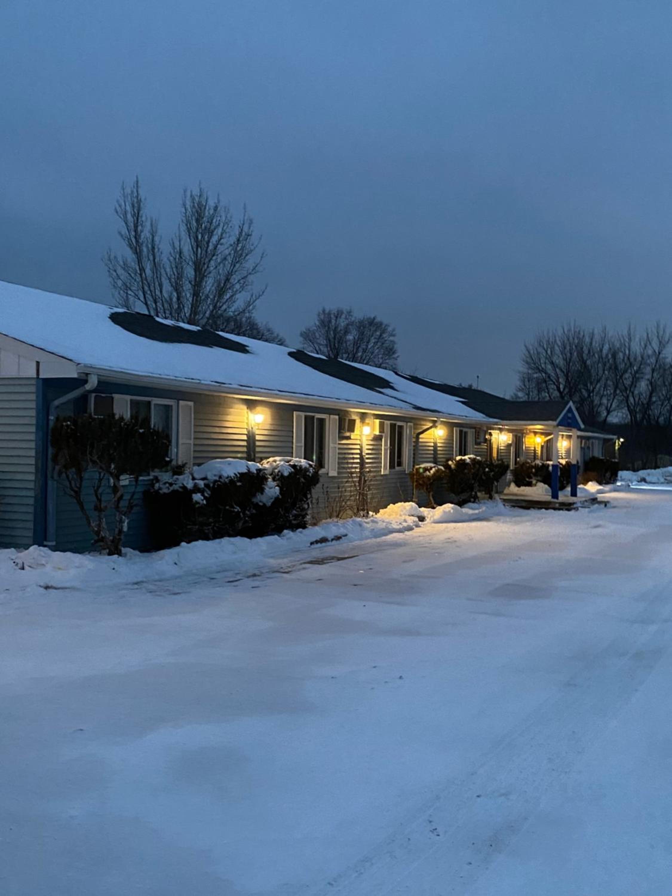 Burr Oak Motel