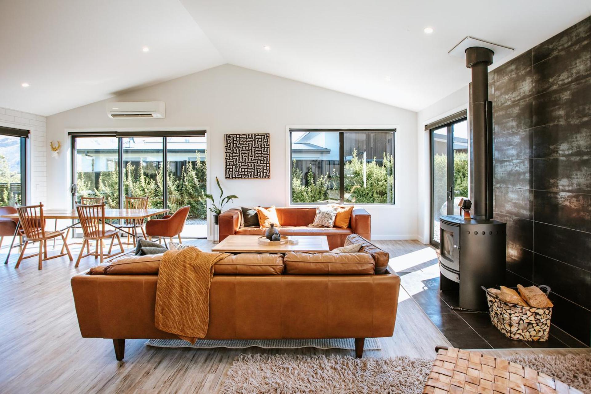 Minaret Ridge - Family Friendly - Sleeps 8 - Mountain Views - Close to Lake view 5