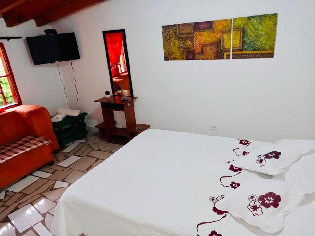 Casa Roja Parche Campestre - Hospedaje Guatapé