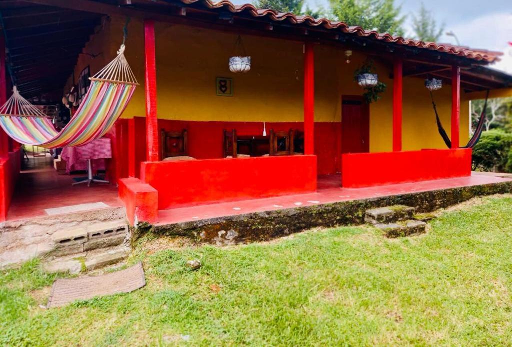 Casa Roja Parche Campestre - Hospedaje Guatapé