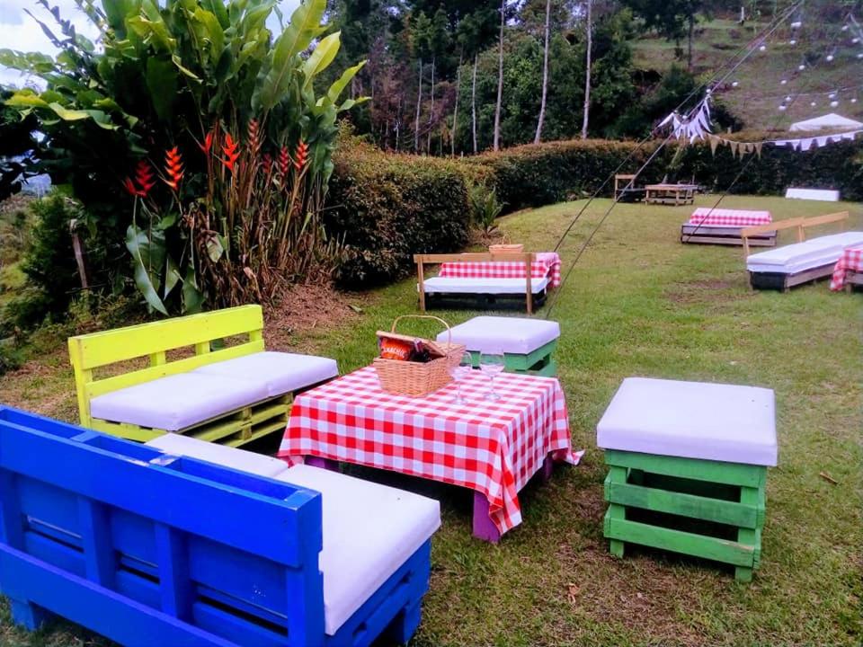 Casa Roja Parche Campestre - Hospedaje Guatapé