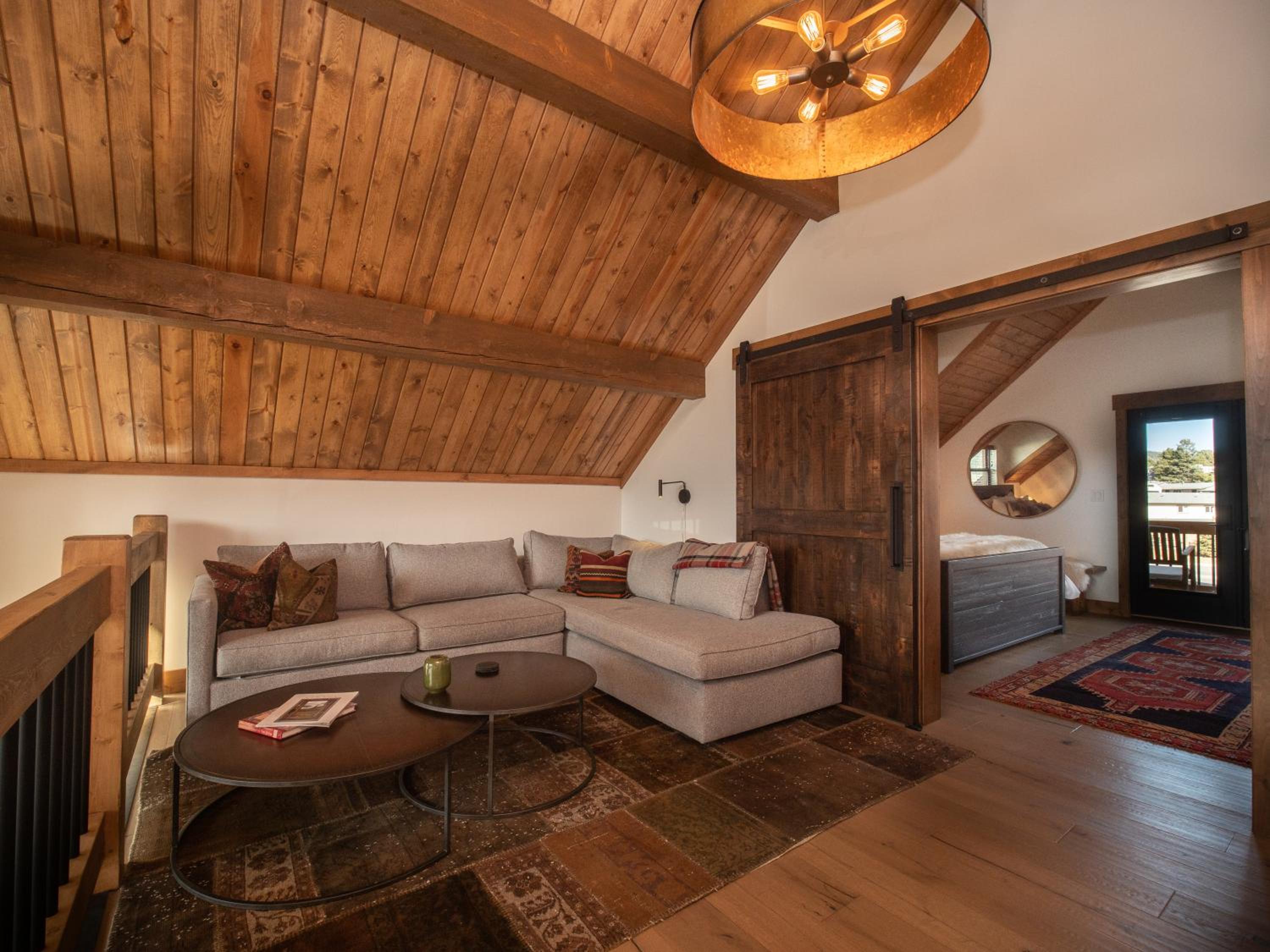 Chic Retreat – Indoor/Outdoor Fireplace, Private Jacuzzi, Great Location! view 2