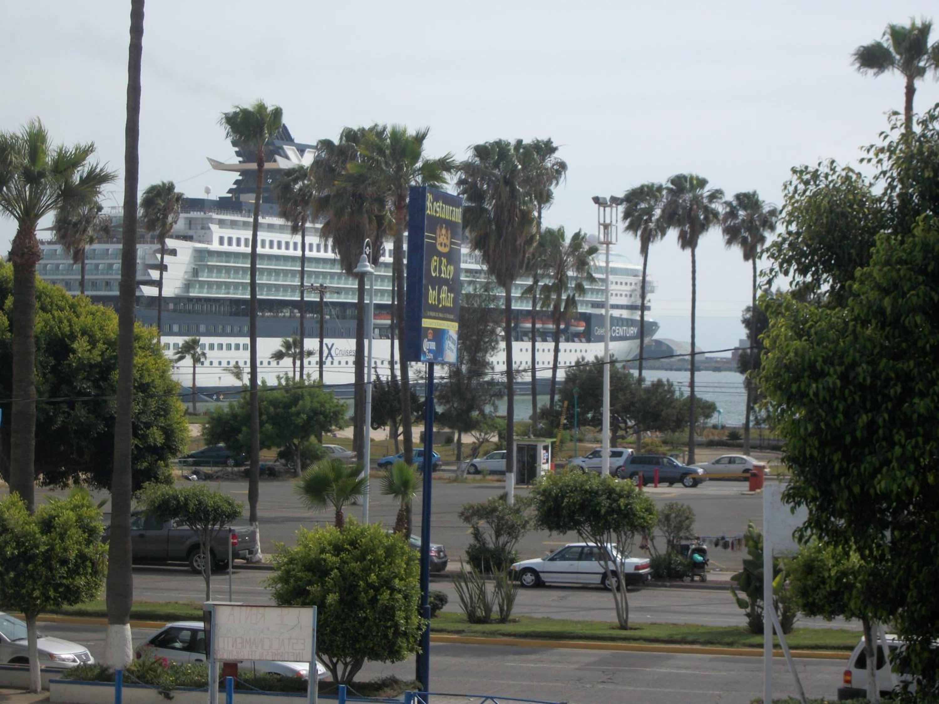 Ensenada Vacations - Hotel Villa Fontana Inn - Property Image 11