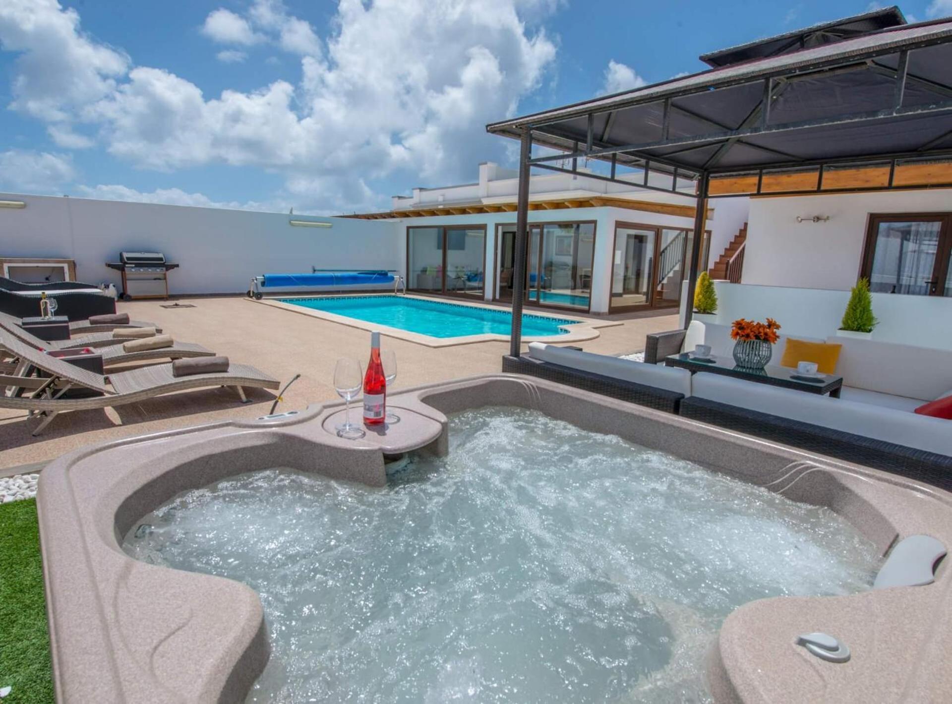 Villa Bonilla con piscina climatizada y jacuzzi