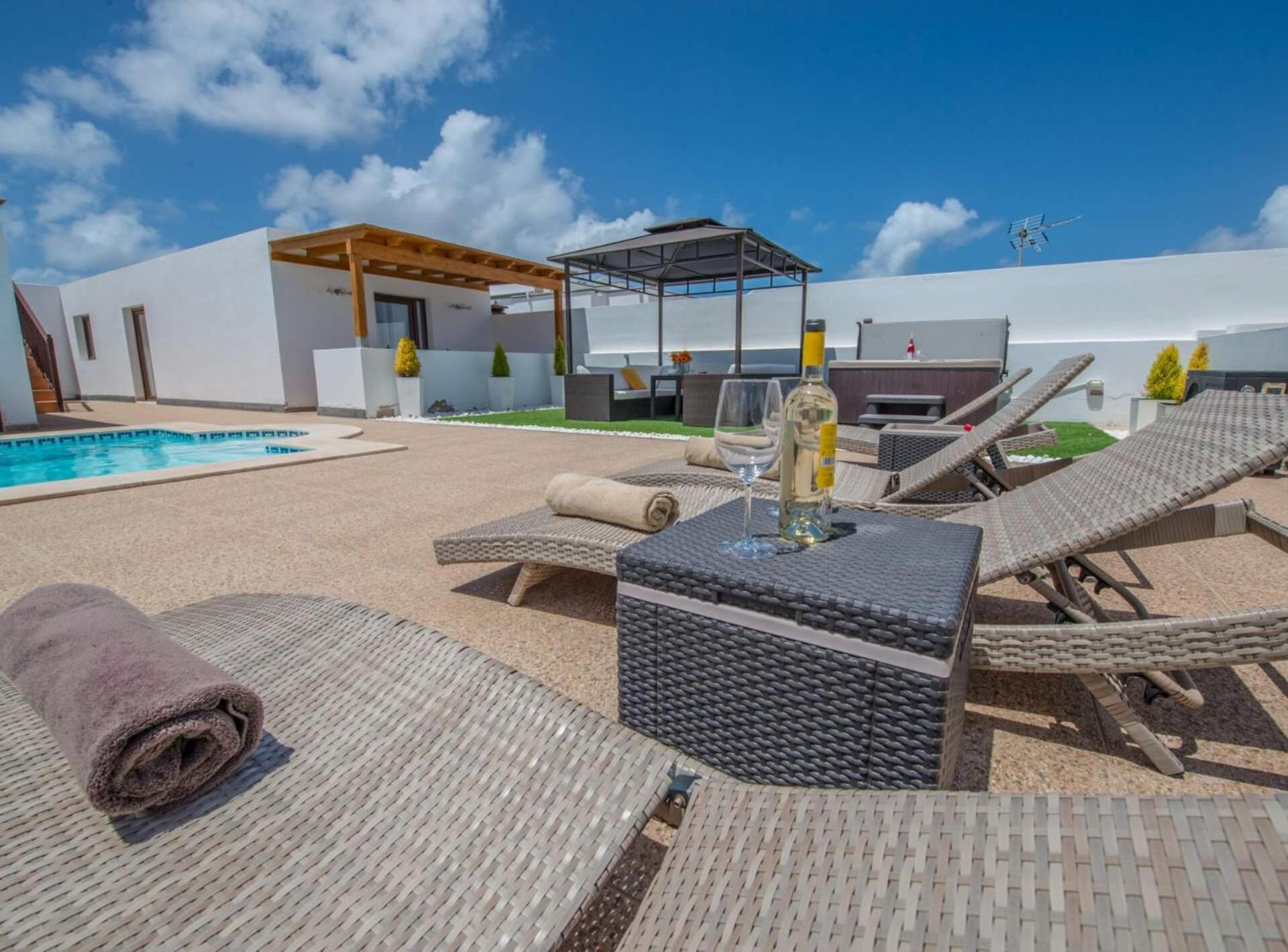 Villa Bonilla con piscina climatizada y jacuzzi