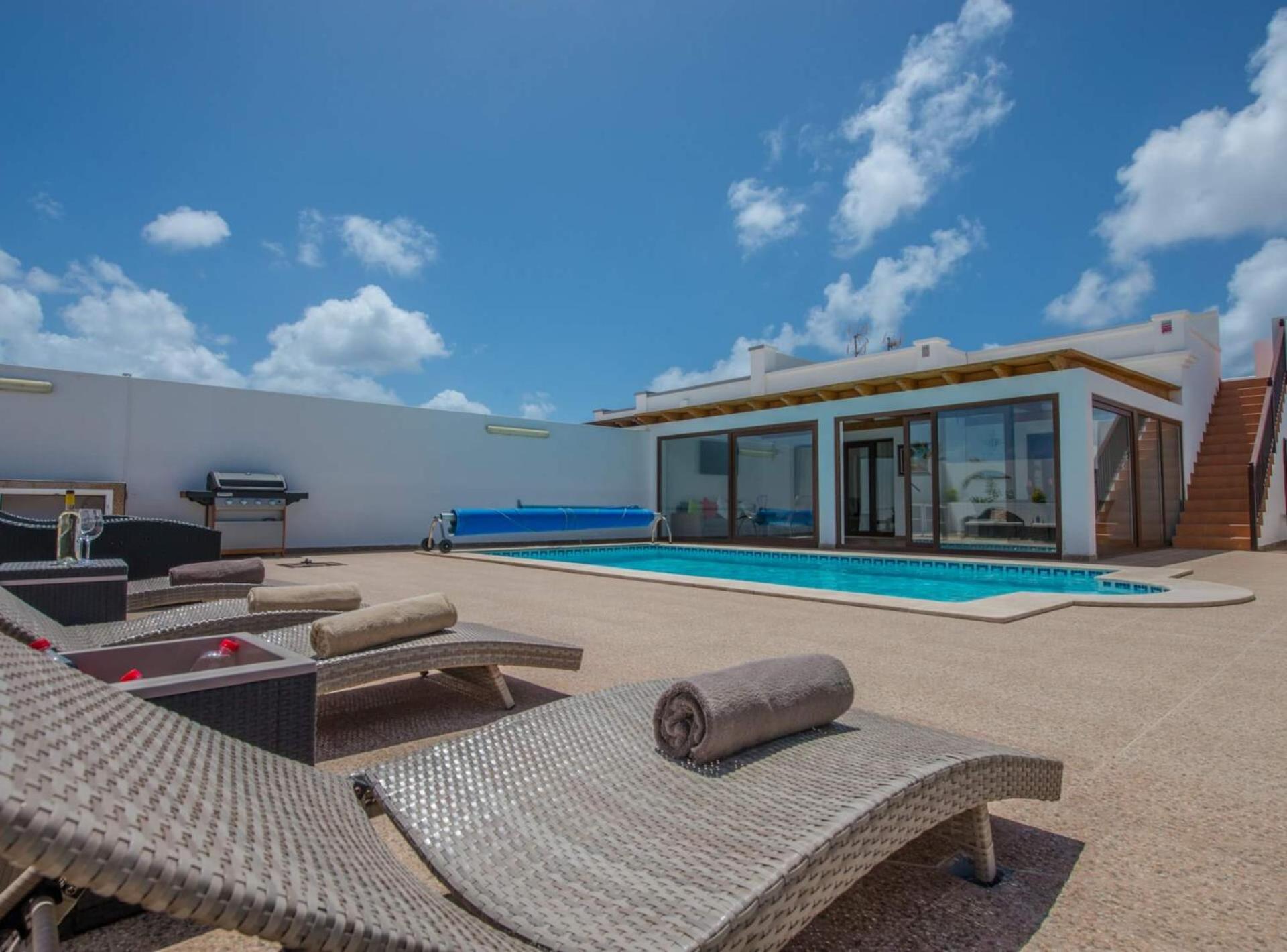Villa Bonilla con piscina climatizada y jacuzzi