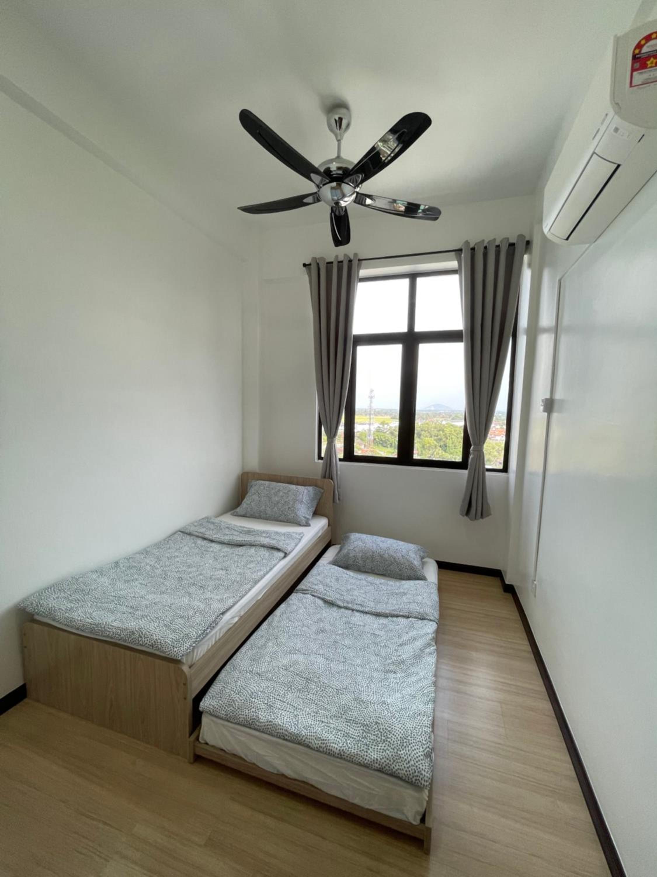Sky Cafe Penthouse Suite by myProStay photo 5
