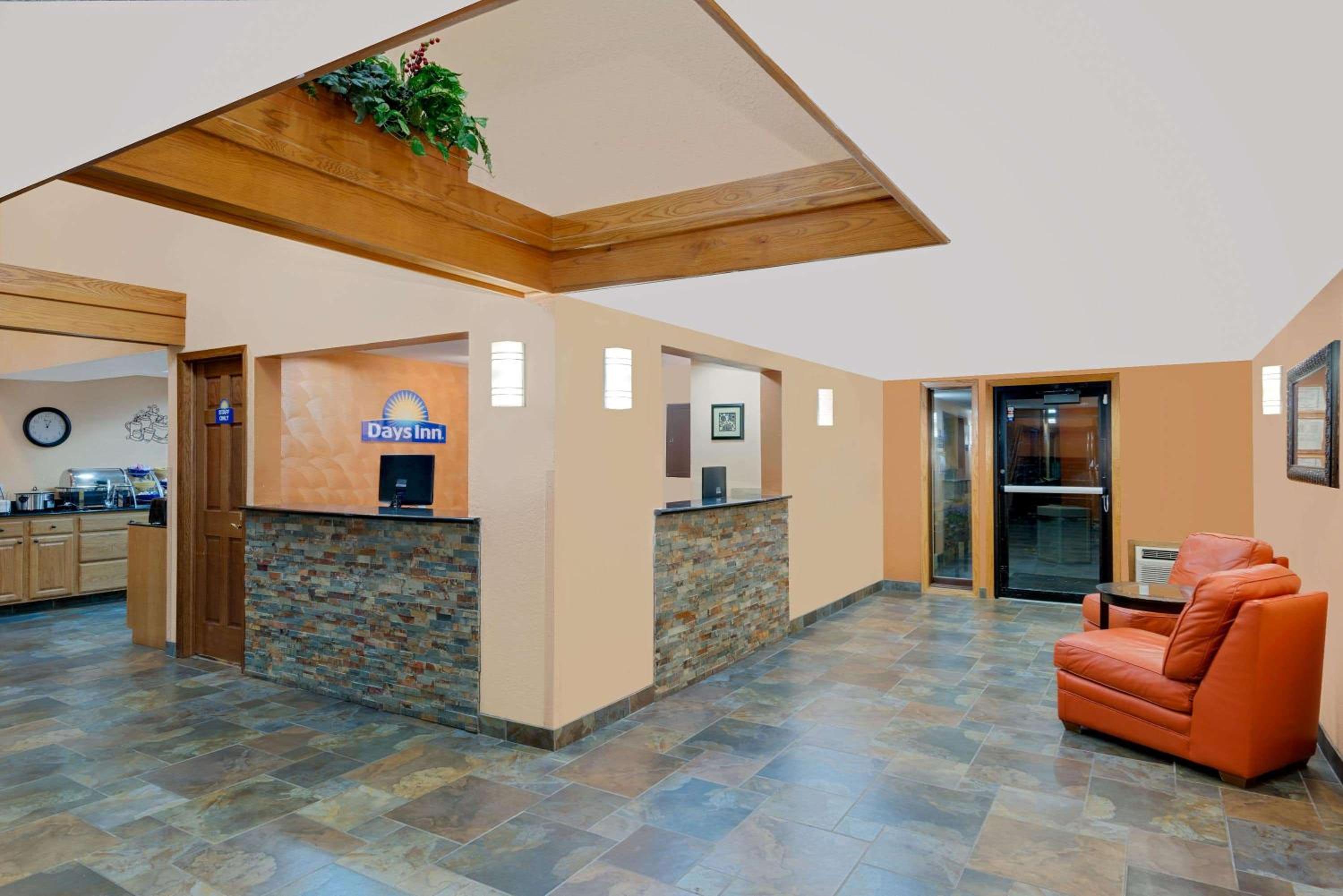 Days Inn by Wyndham Fort Dodge view 2