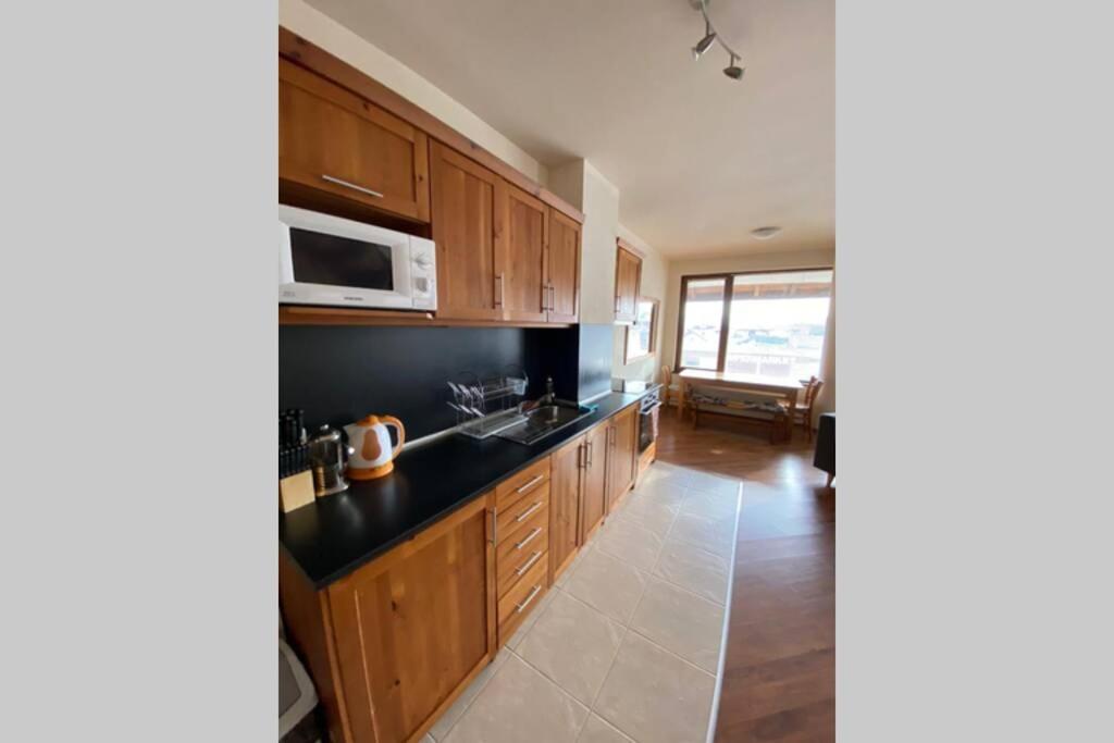 Large Gondola Apartment - Center, Neon view 5