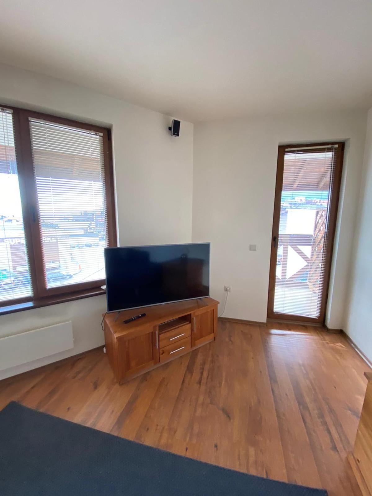 Large Gondola Apartment - Center, Neon view 2