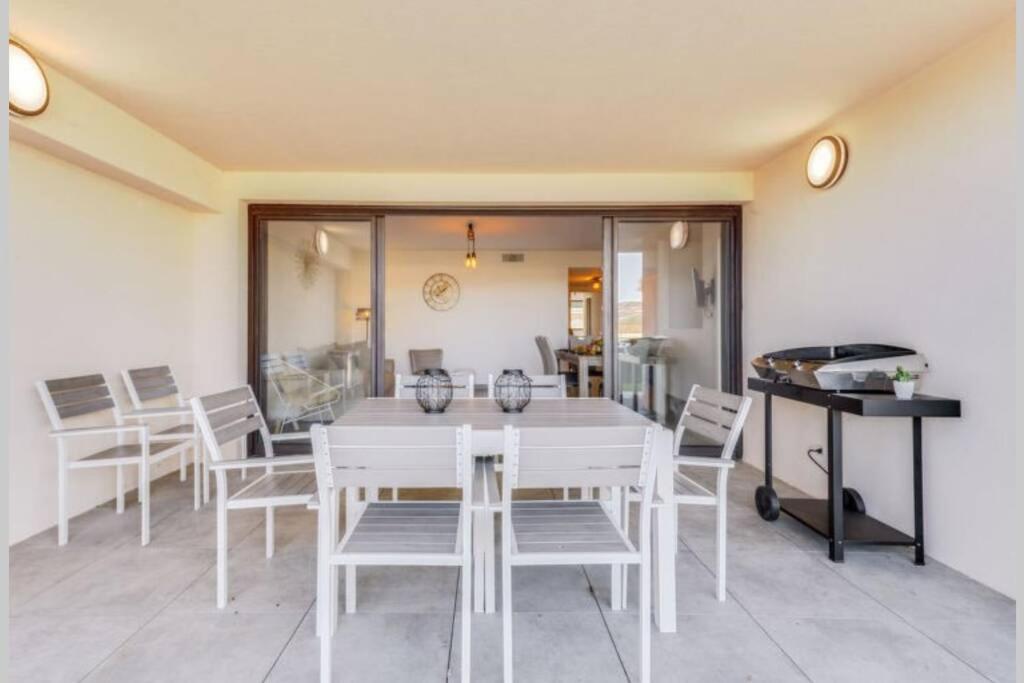 Solaneos propose magnifique T4 neuf sur le port avec Piscine CHAUFFEE view 5