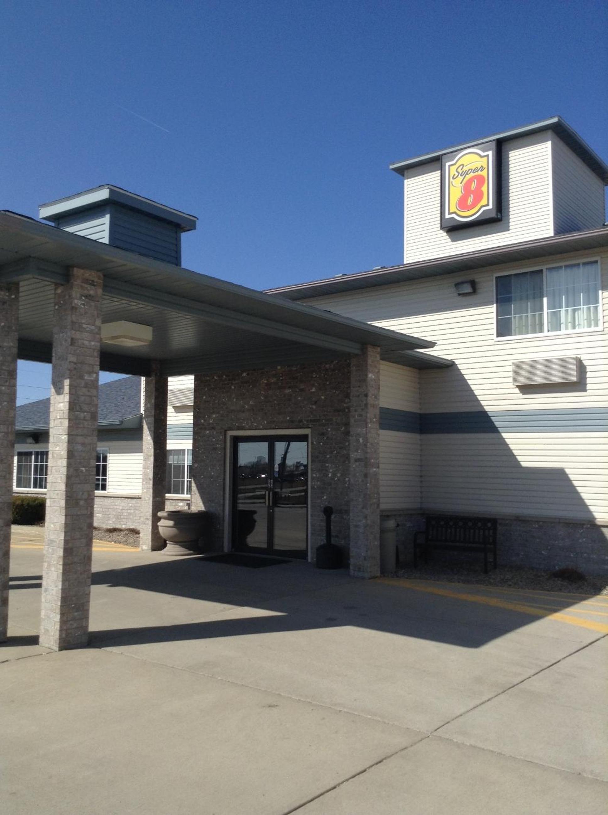 Super 8 by Wyndham Carroll/East view 3