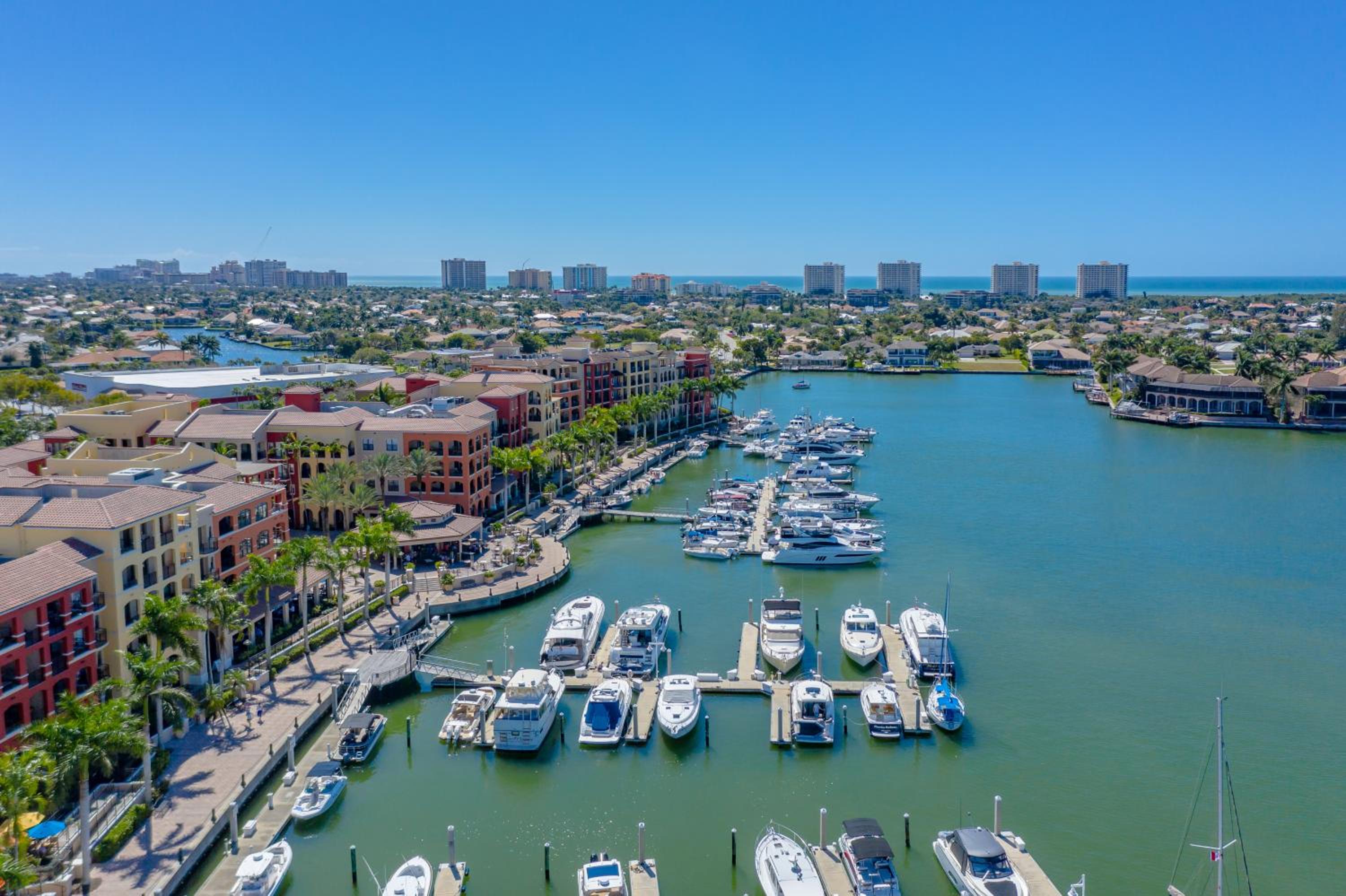 Luxury 3 Bed Condo at Popular Esplanade Overlooking Smokehouse Bay view 2