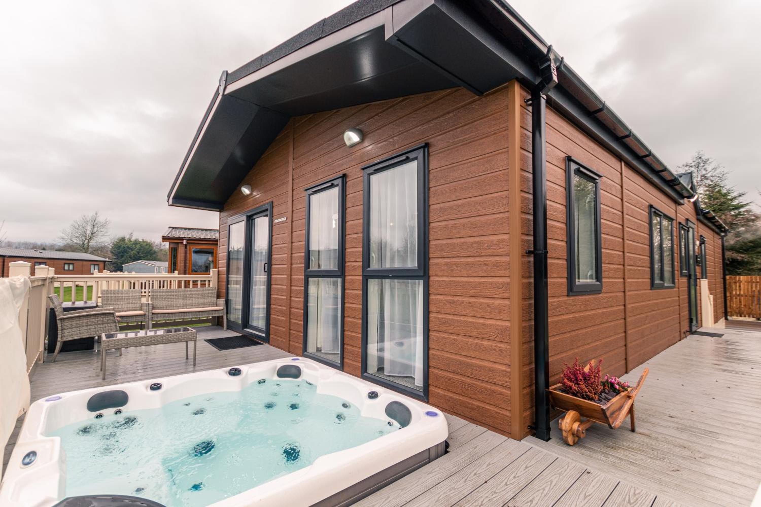 Garden View Lodge with Hot Tub view 3