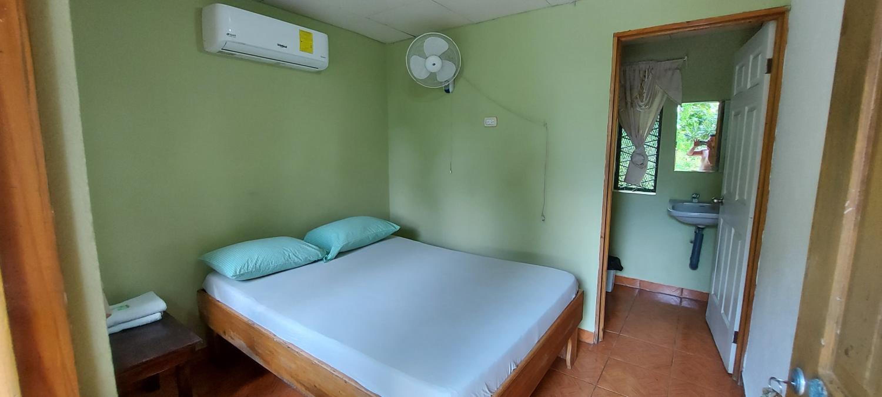 Hostal y cabinas anita-and rafting tour!