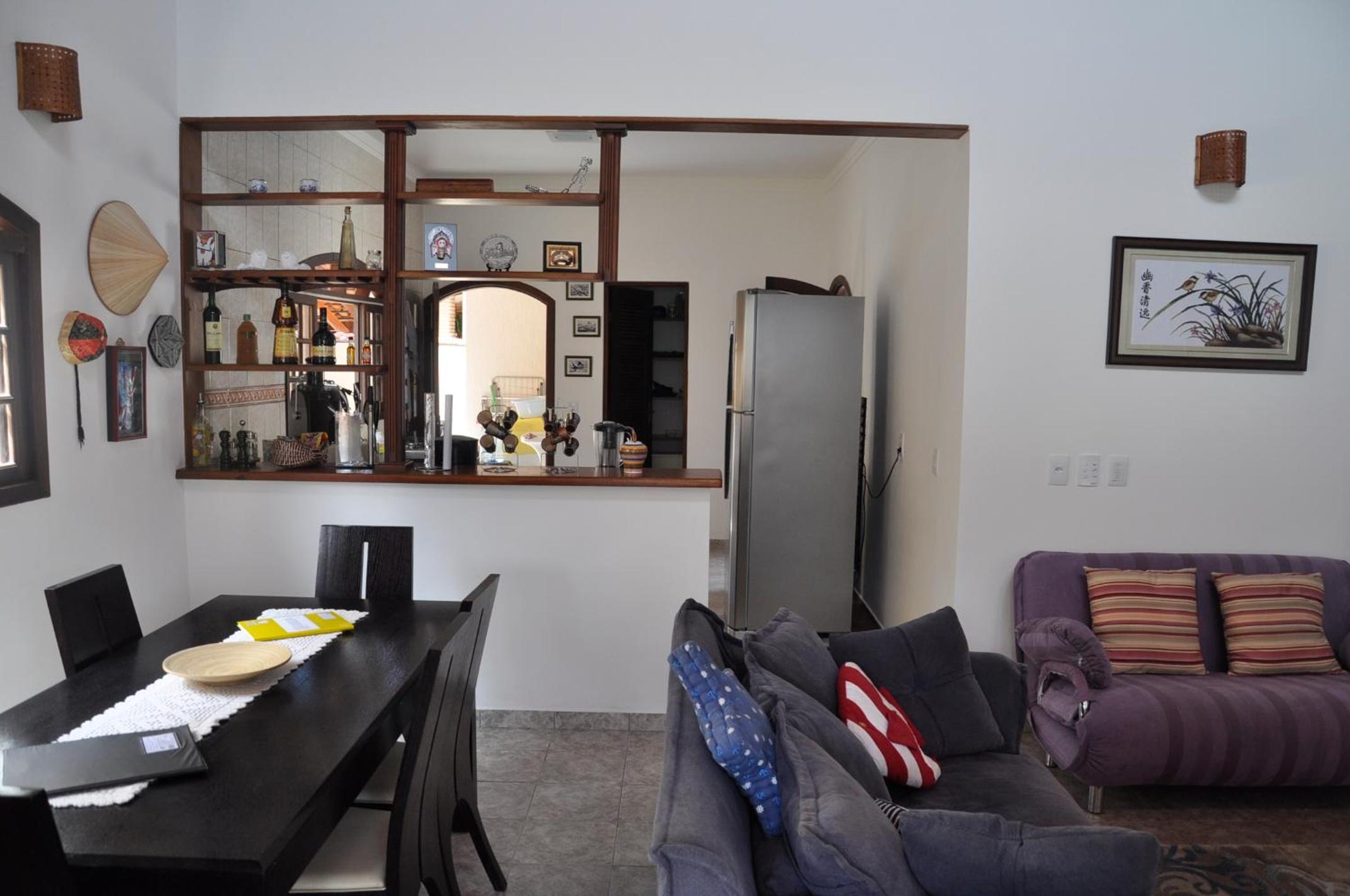 Casa em condômino, com piscina, próxima à serra e ao mar