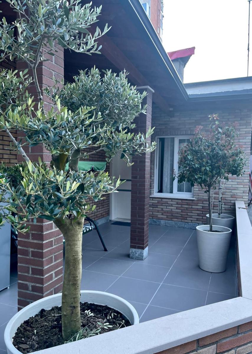 E&A Apartments Guesthouse