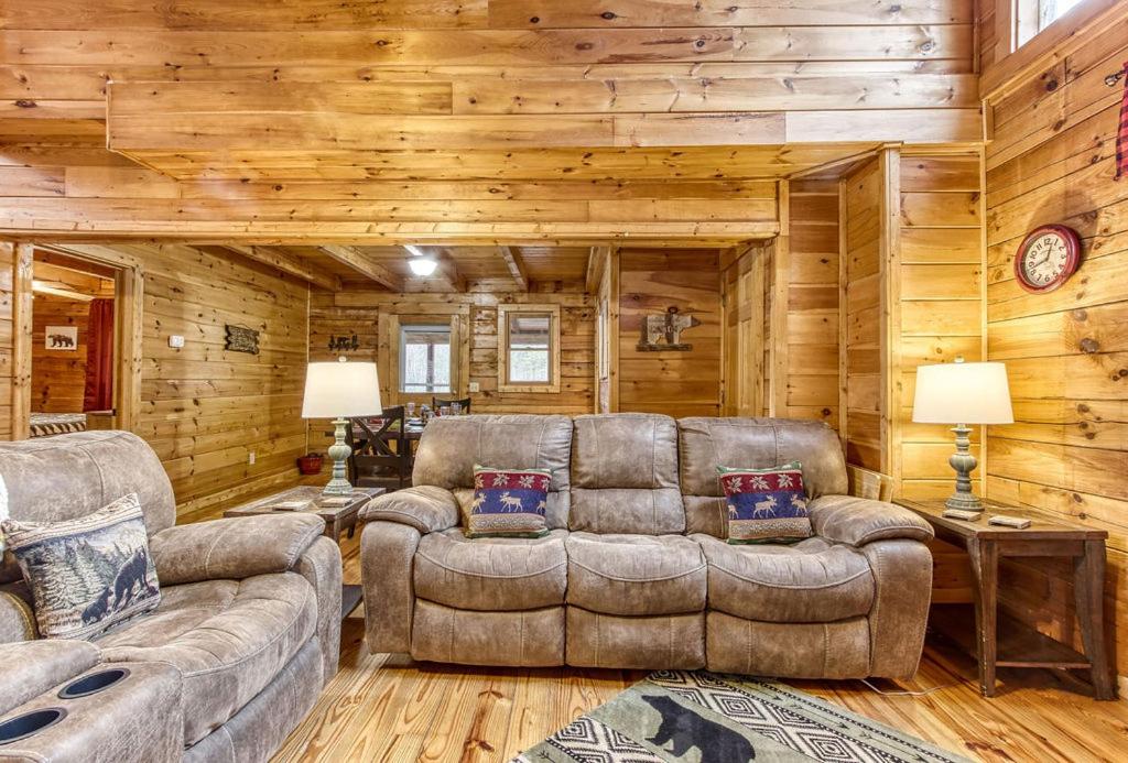 Bucky's Bungalow, Free Attraction Tickets, Hot Tub, WIFI!!! view 2