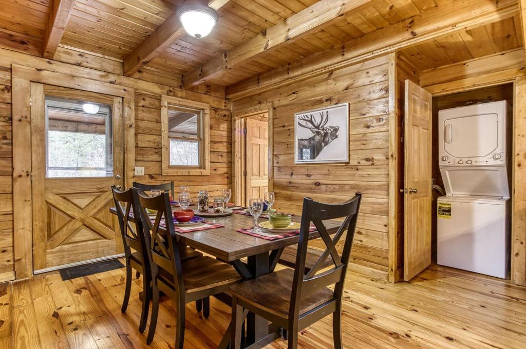 Bucky's Bungalow, Free Attraction Tickets, Hot Tub, WIFI!!! view 3