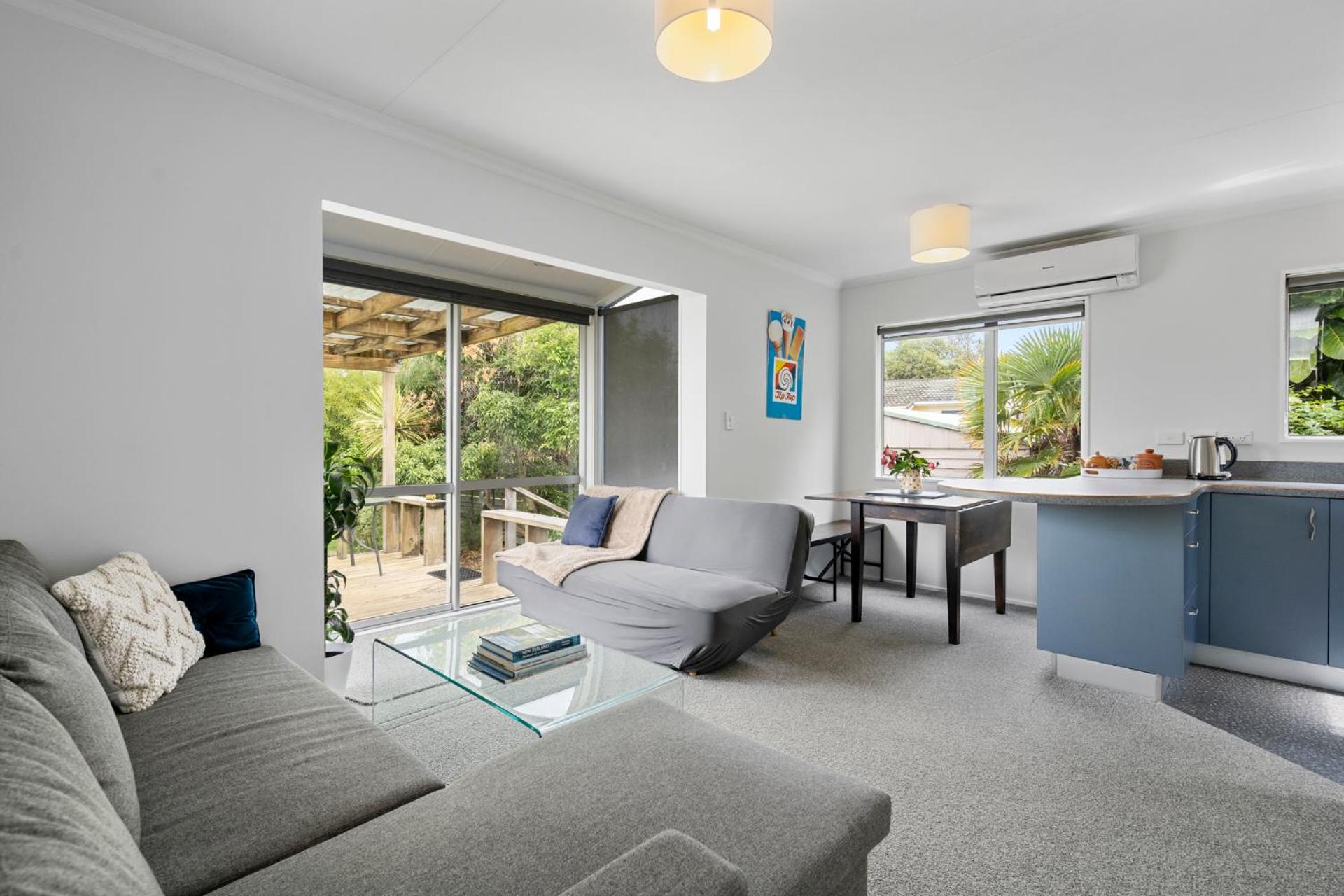 The Wee Blue Bach - Waikanae Beach Holiday Home view 3