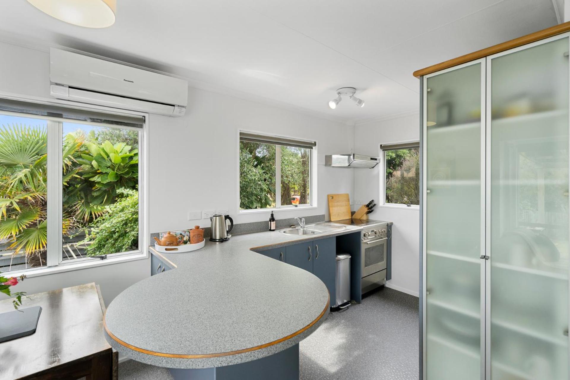 The Wee Blue Bach - Waikanae Beach Holiday Home view 4