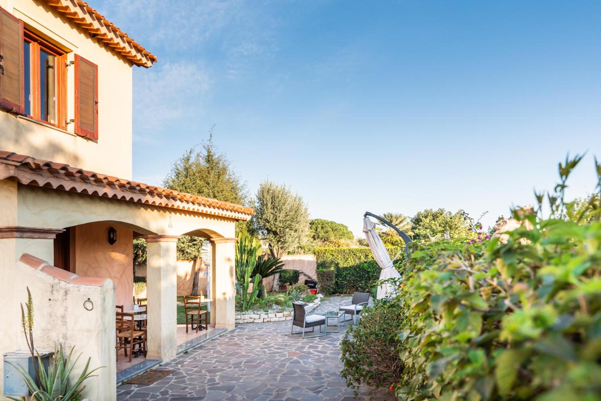 Nora Guesthouse Rooms and Villas view 4