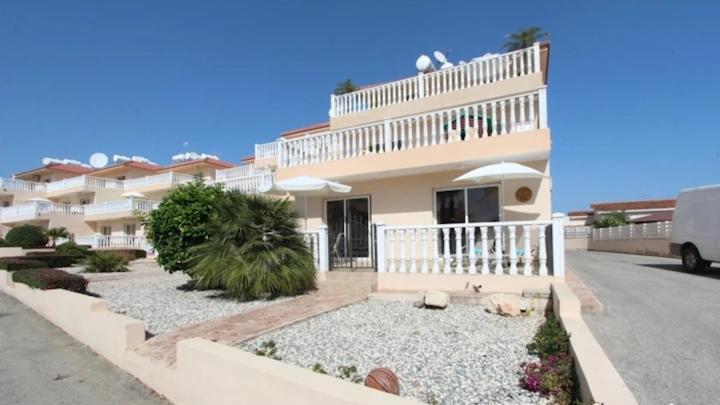 Hotel Nissi Golden Sands Family Apartment - Image 1