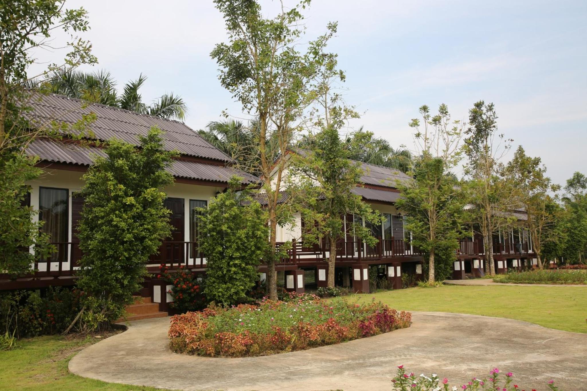 Hotel Sunflora Resort Chumphon - Image 1