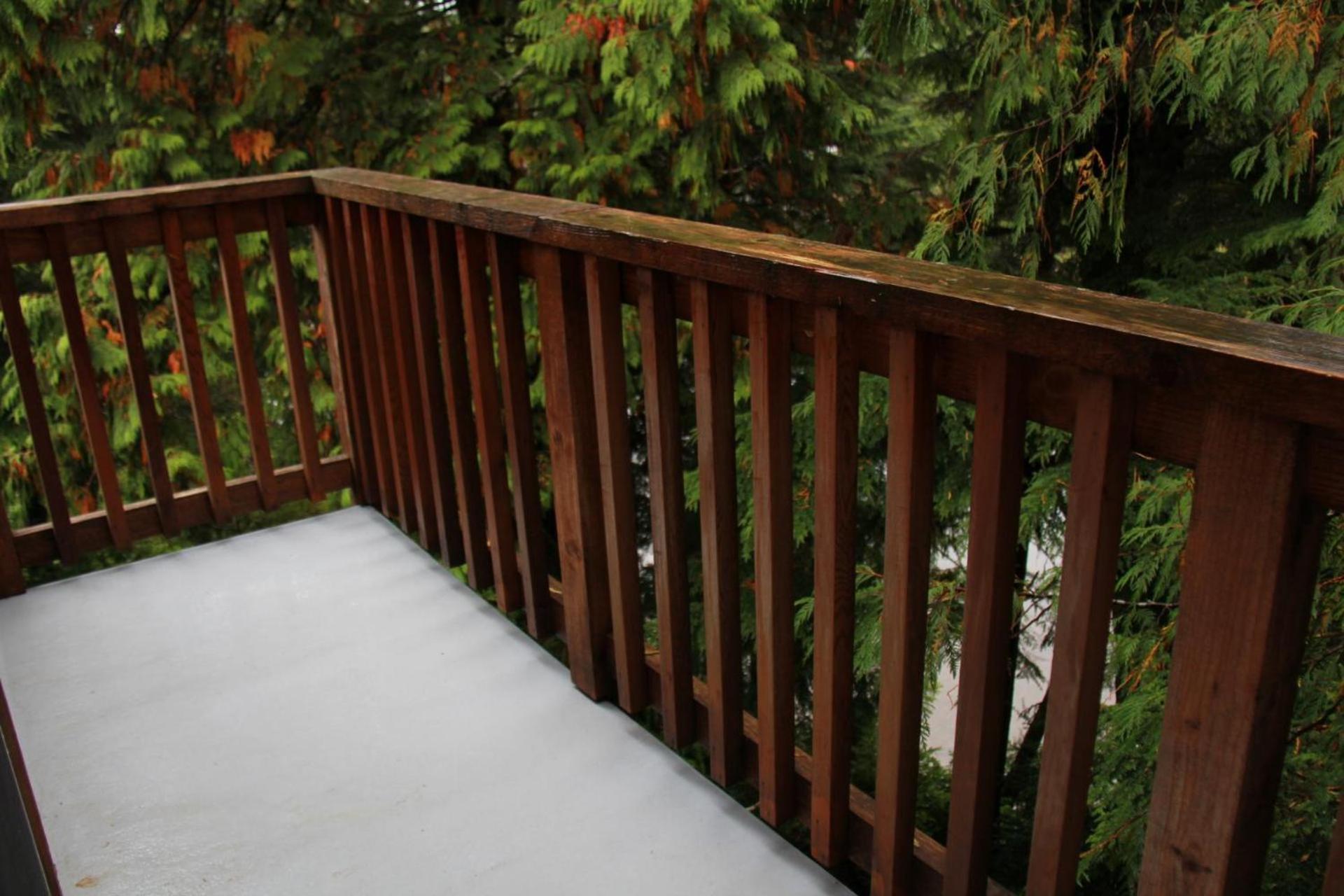 Cozy 2 Bedroom Waterfront Cottage With Hot Tub!-1