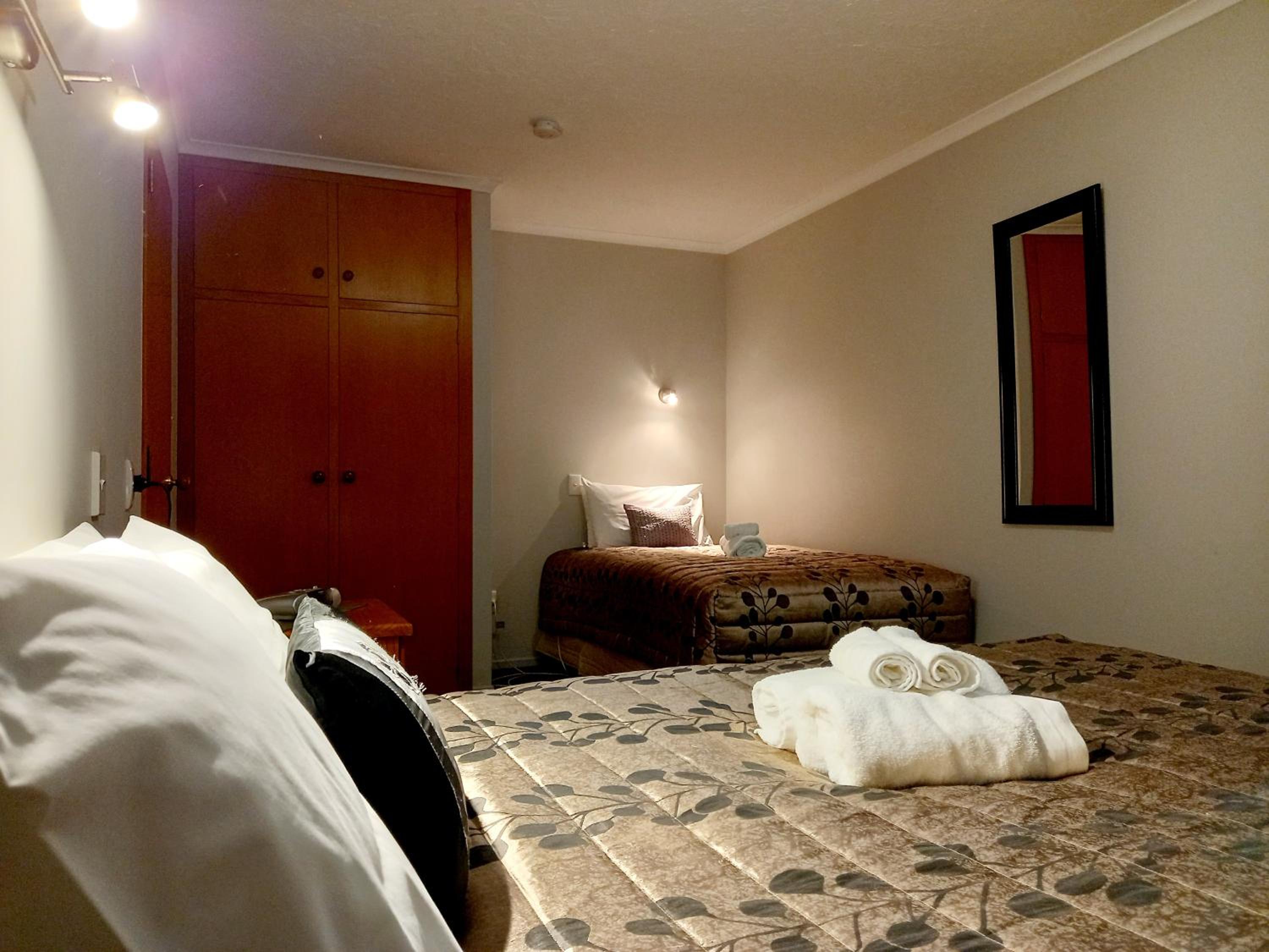 Academy Lodge Motel