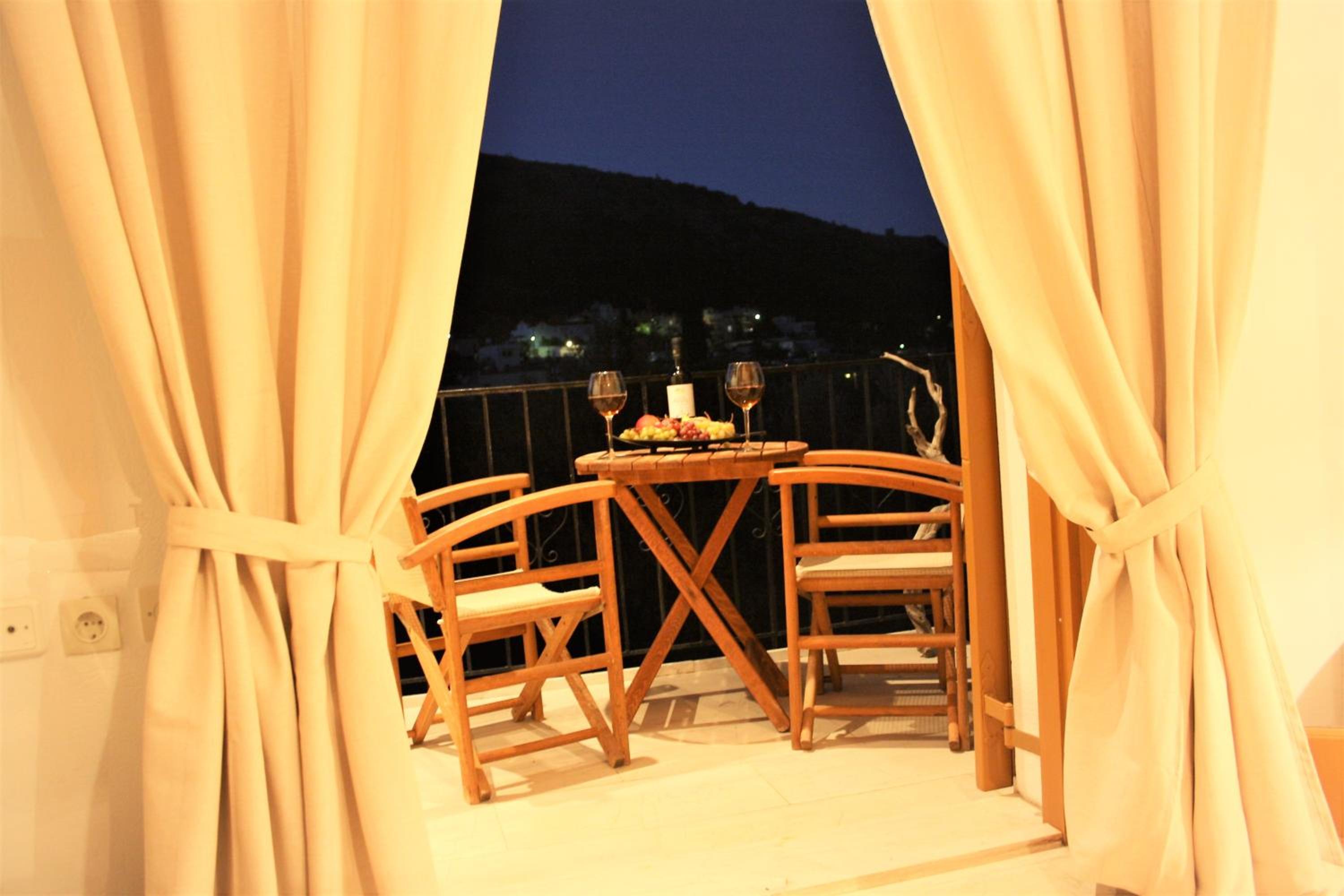 LAGADA HOLIDAY ROOMS