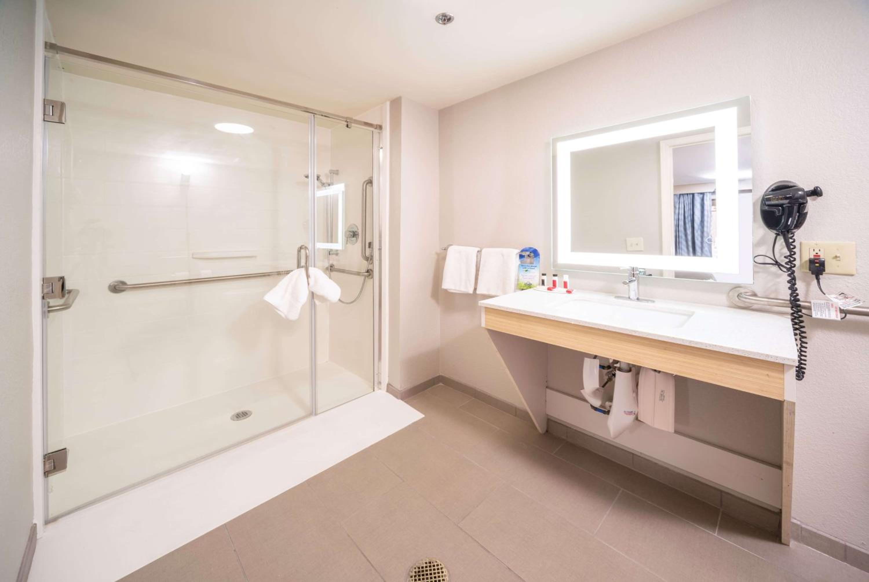 Atlanta Vacations - Days Inn by Wyndham Atlanta Stone Mountain - Property Image 4