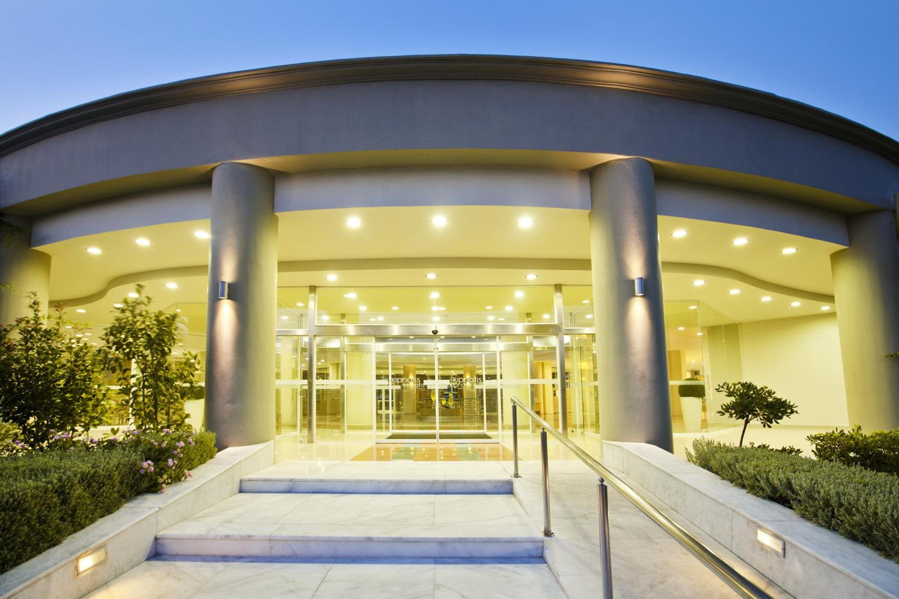 Hotel Kipriotis Maris Suites - Image 1