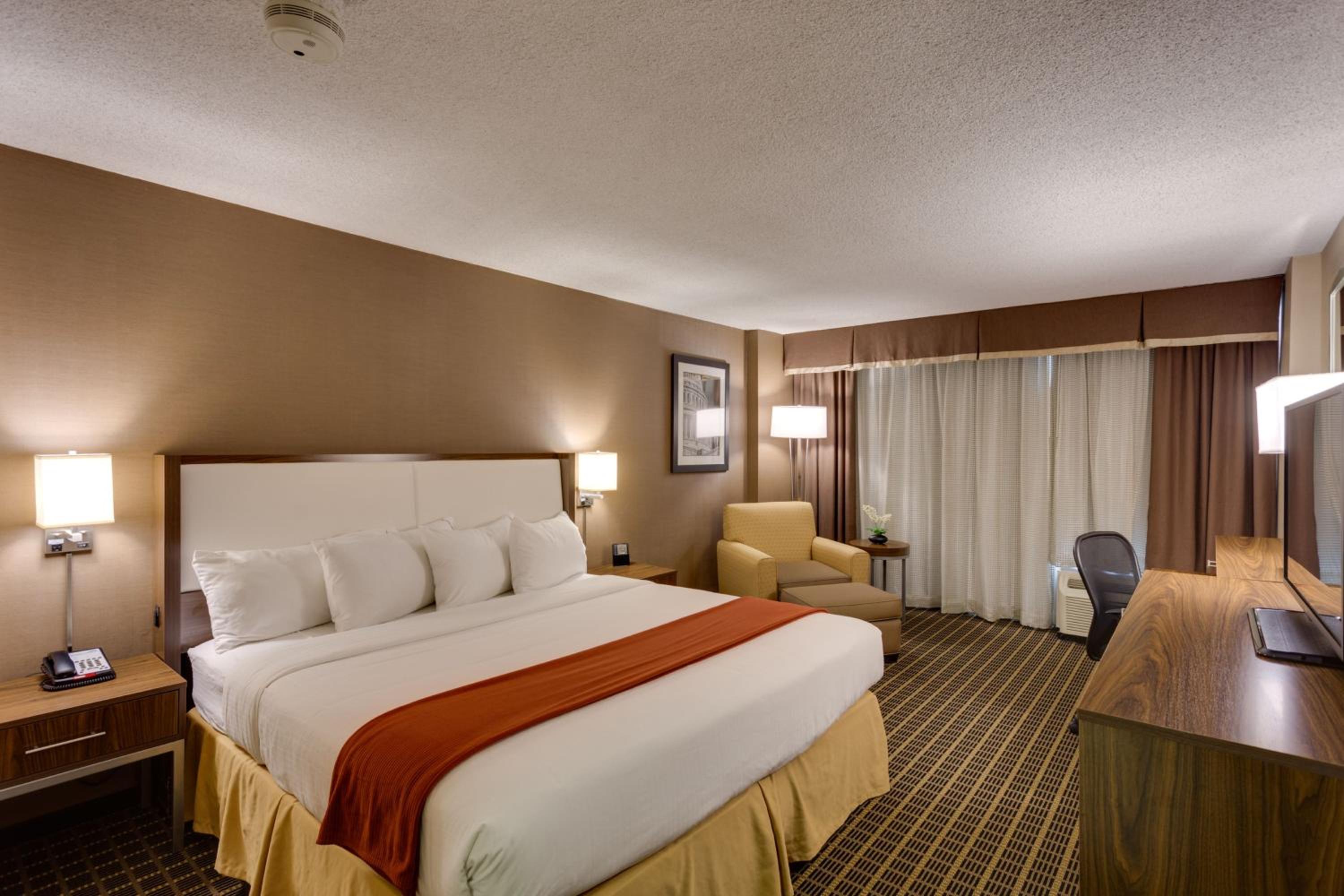Springfield Vacations - Holiday Inn Express Washington DC SW - Springfield, an IHG Hotel - Property Image 2