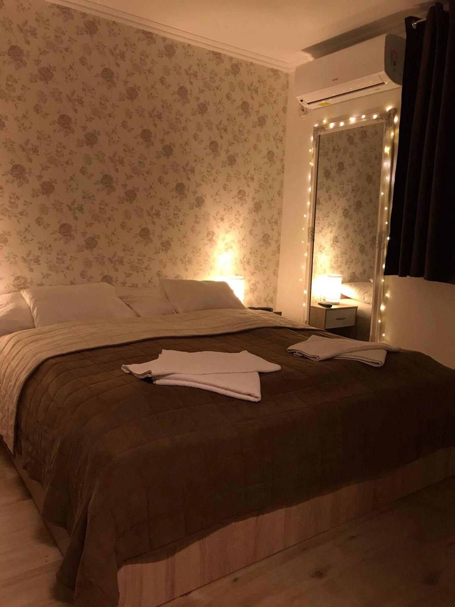 Royal De Lux view 3