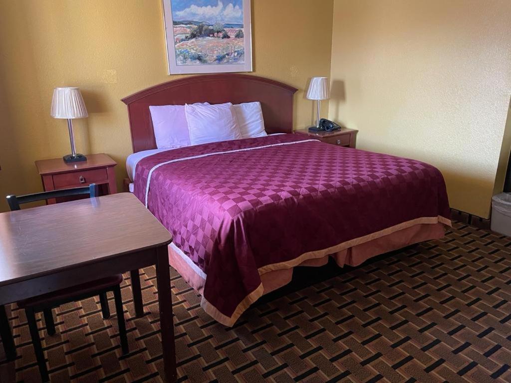 Budget Inn view 3