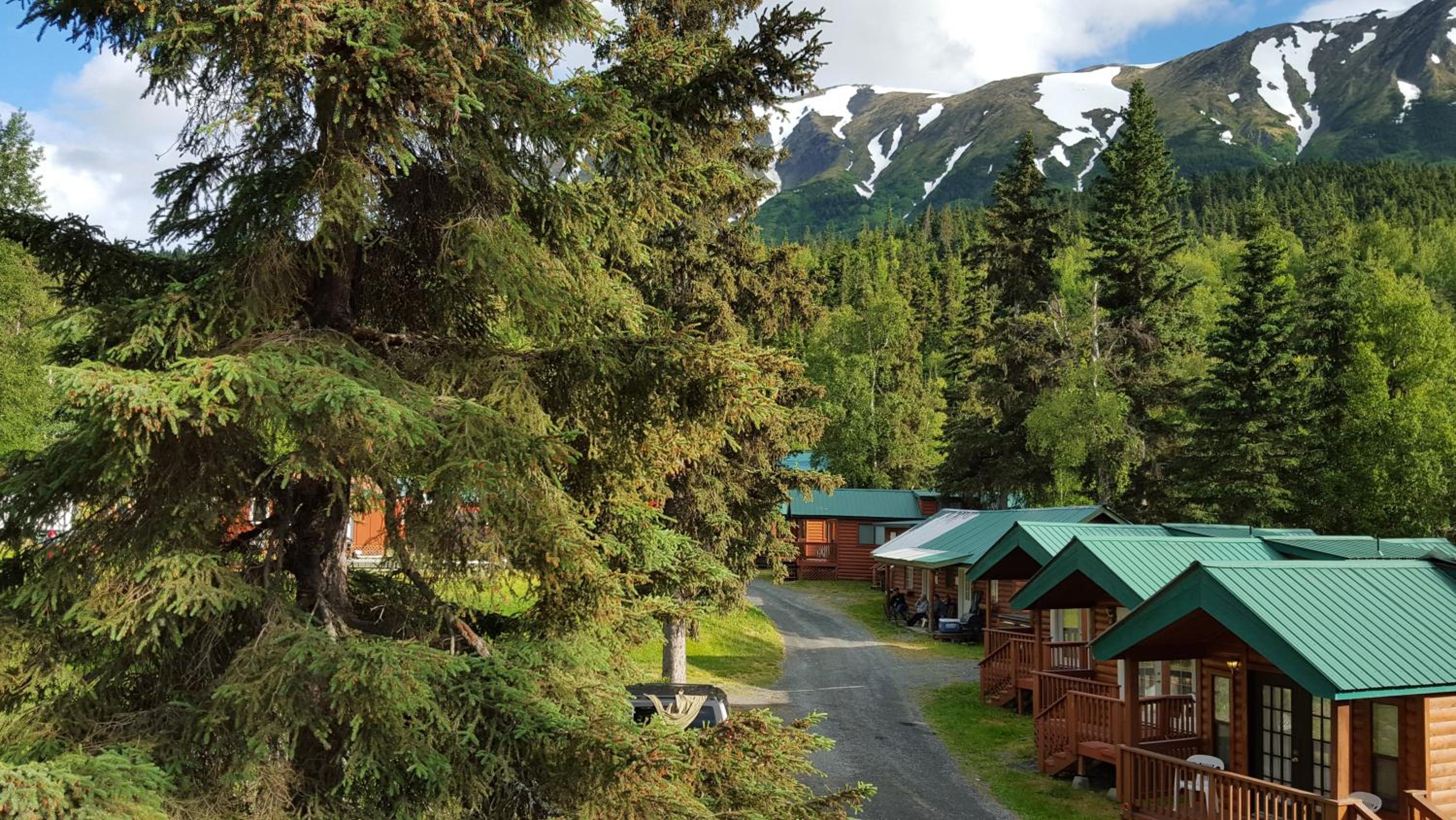 Gwin's Lodge & Roadhouse