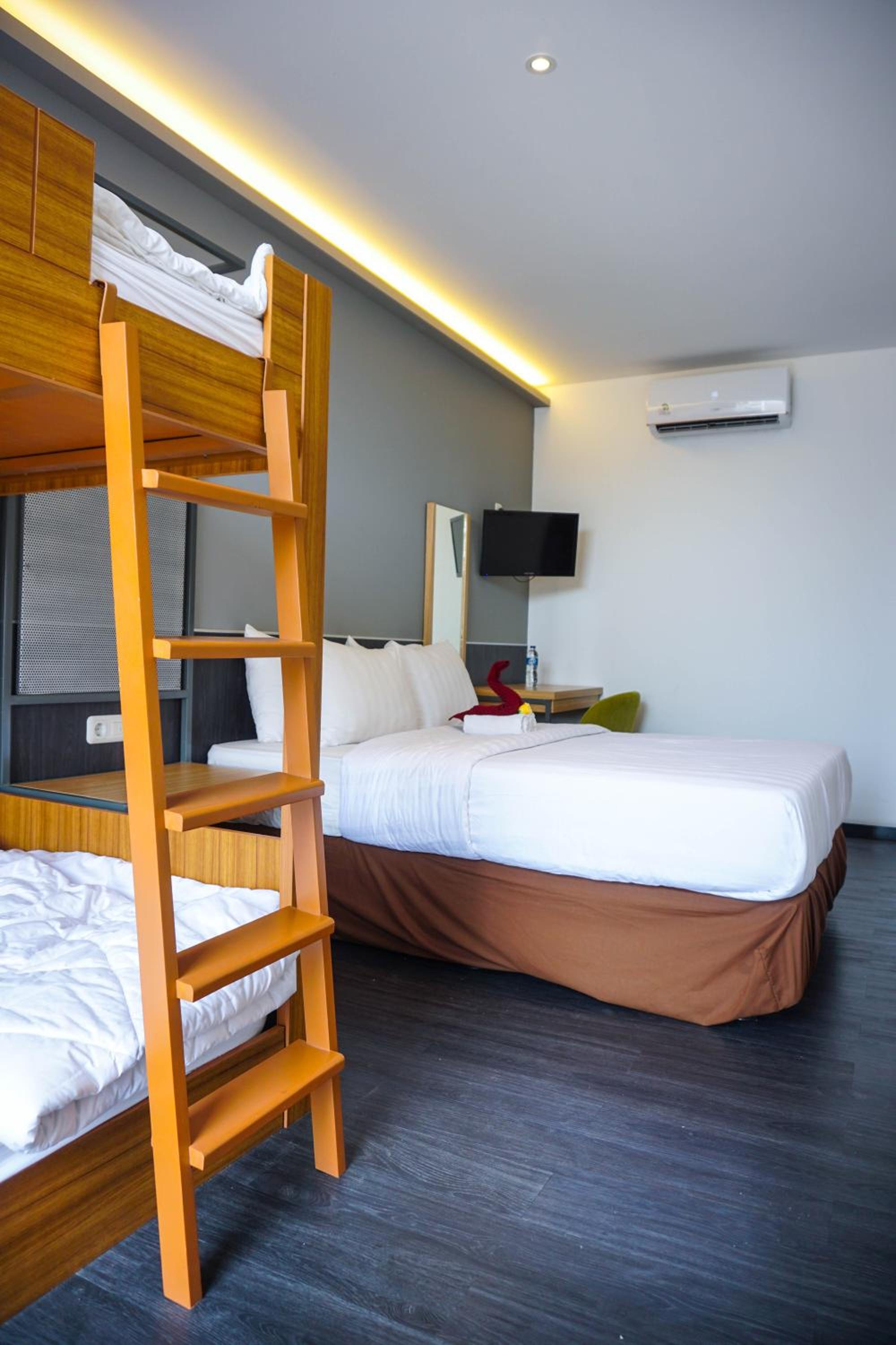 HOTEL PANTES SIMPANG LIMA SEMARANG
