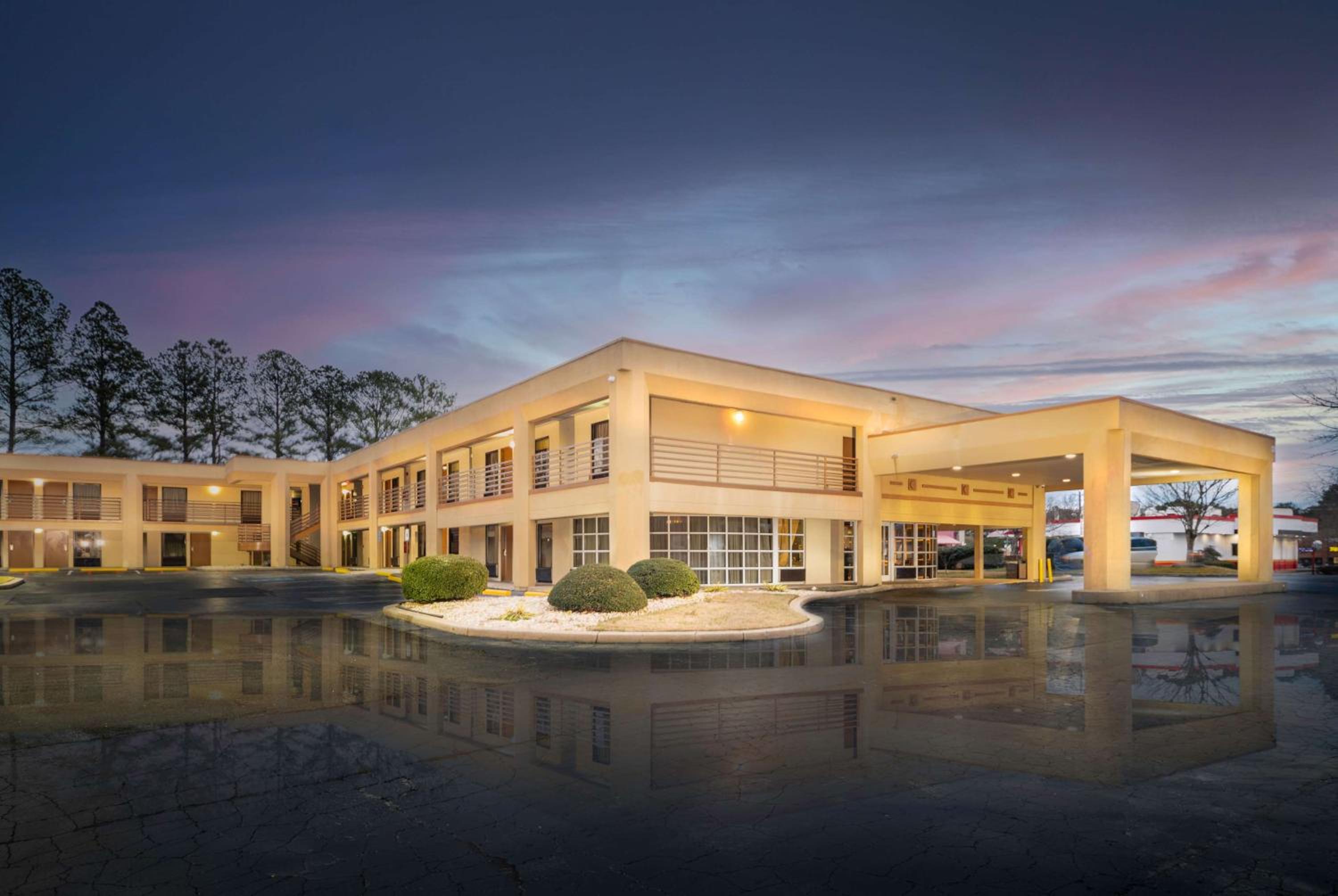 Atlanta Vacations - Days Inn by Wyndham Atlanta Stone Mountain - Property Image 1