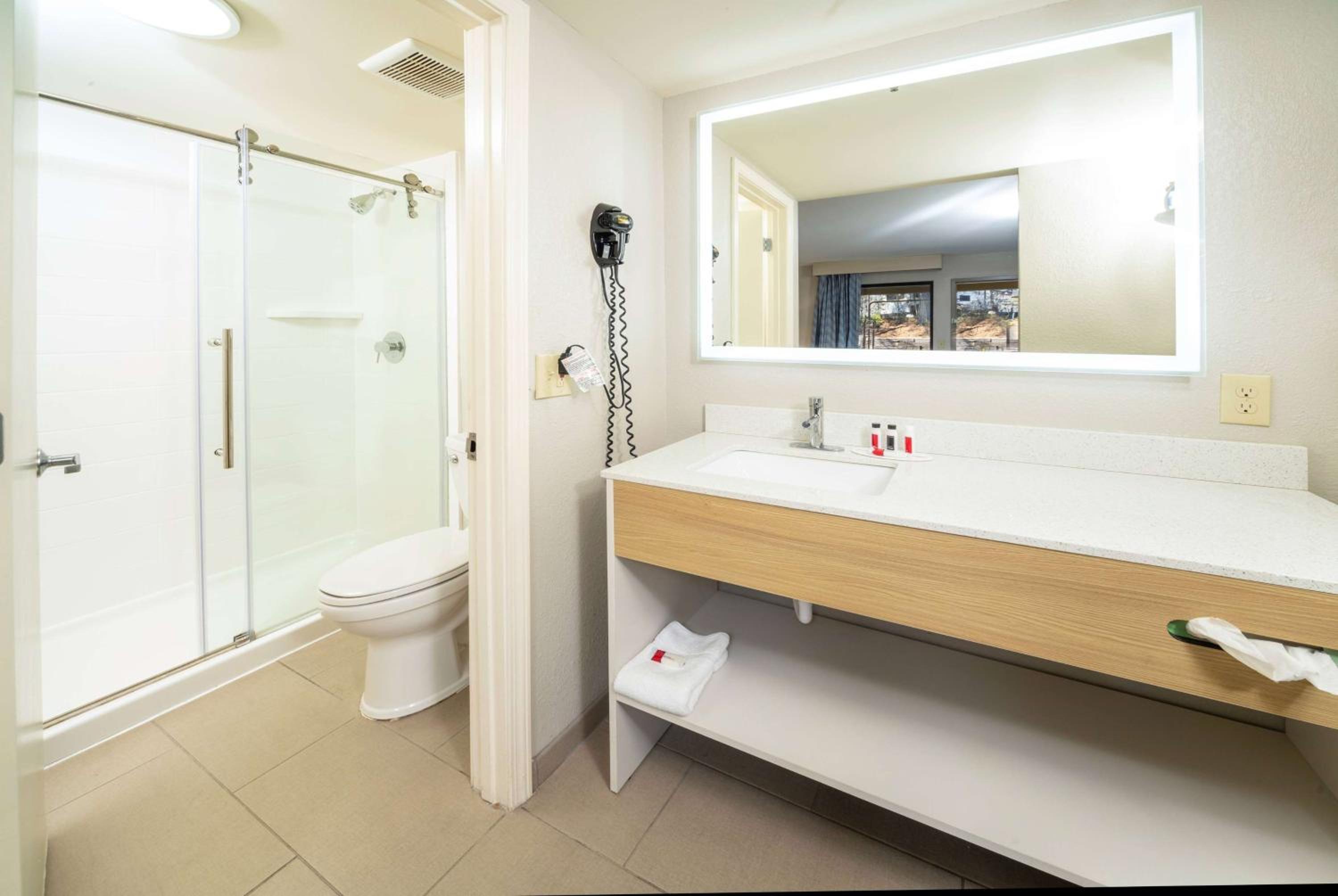 Atlanta Vacations - Days Inn by Wyndham Atlanta Stone Mountain - Property Image 3