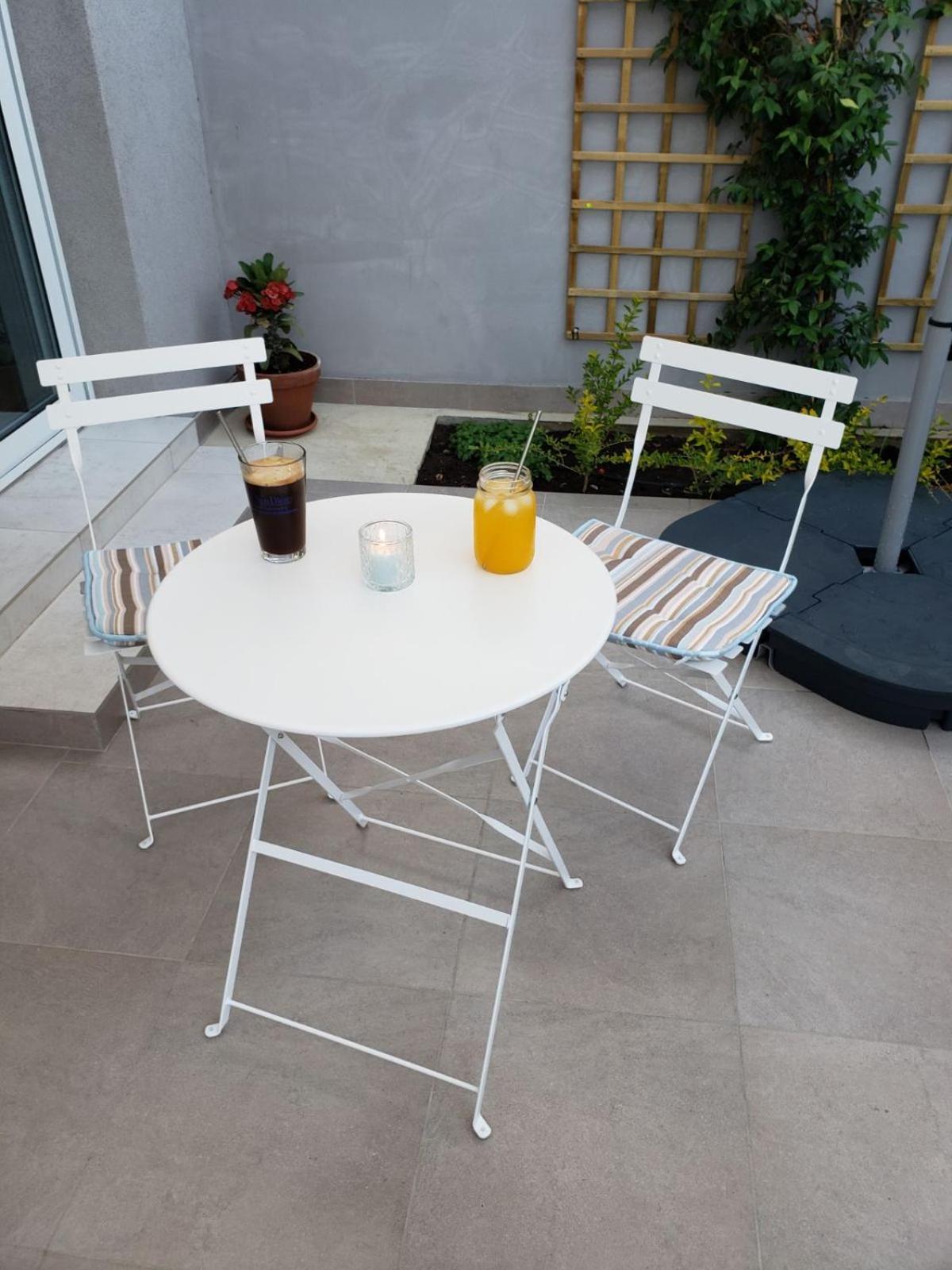 Modern & Cozy Studio w/ Backyard Near City Center view 5