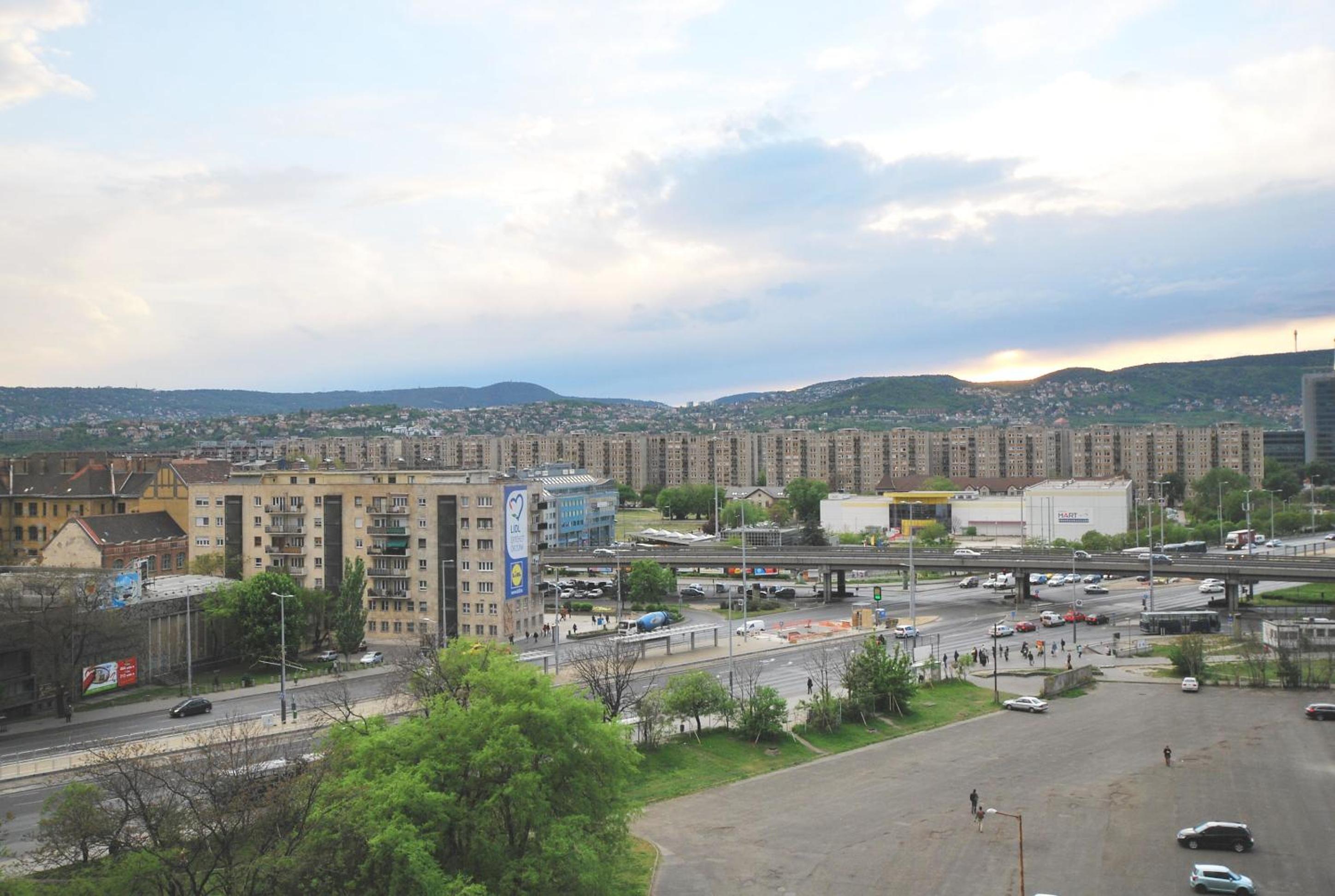Arpad Bridge Apartments