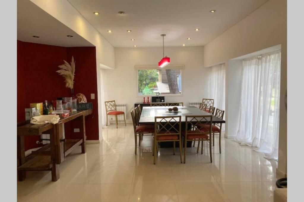 PINAMAR CASA HASTA 10 PERSONAS SE ALQUILA MINIMO 2 NOCHES s
