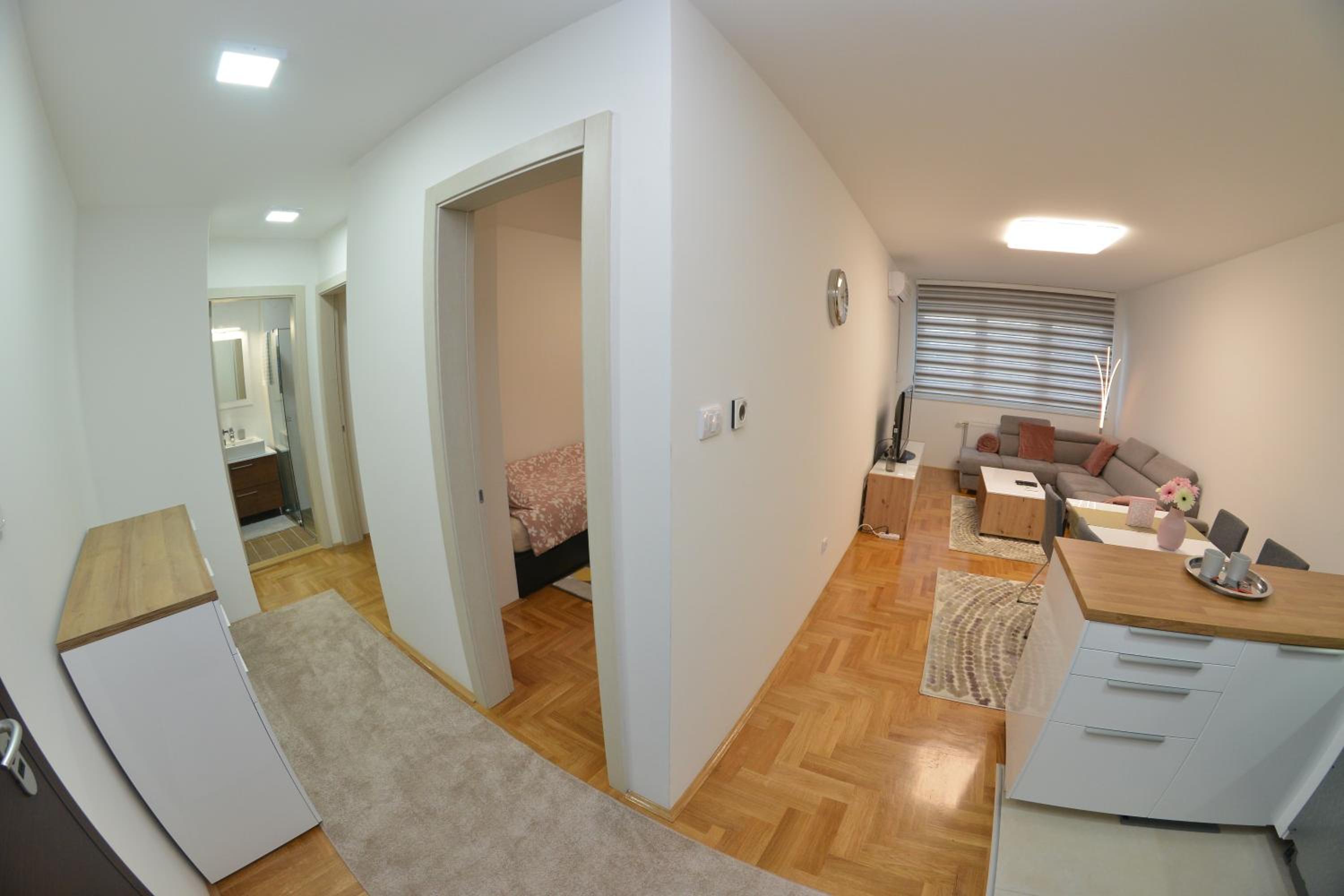 Apartment 54 CITY CENTER - FREE PRIVATE GARAGE