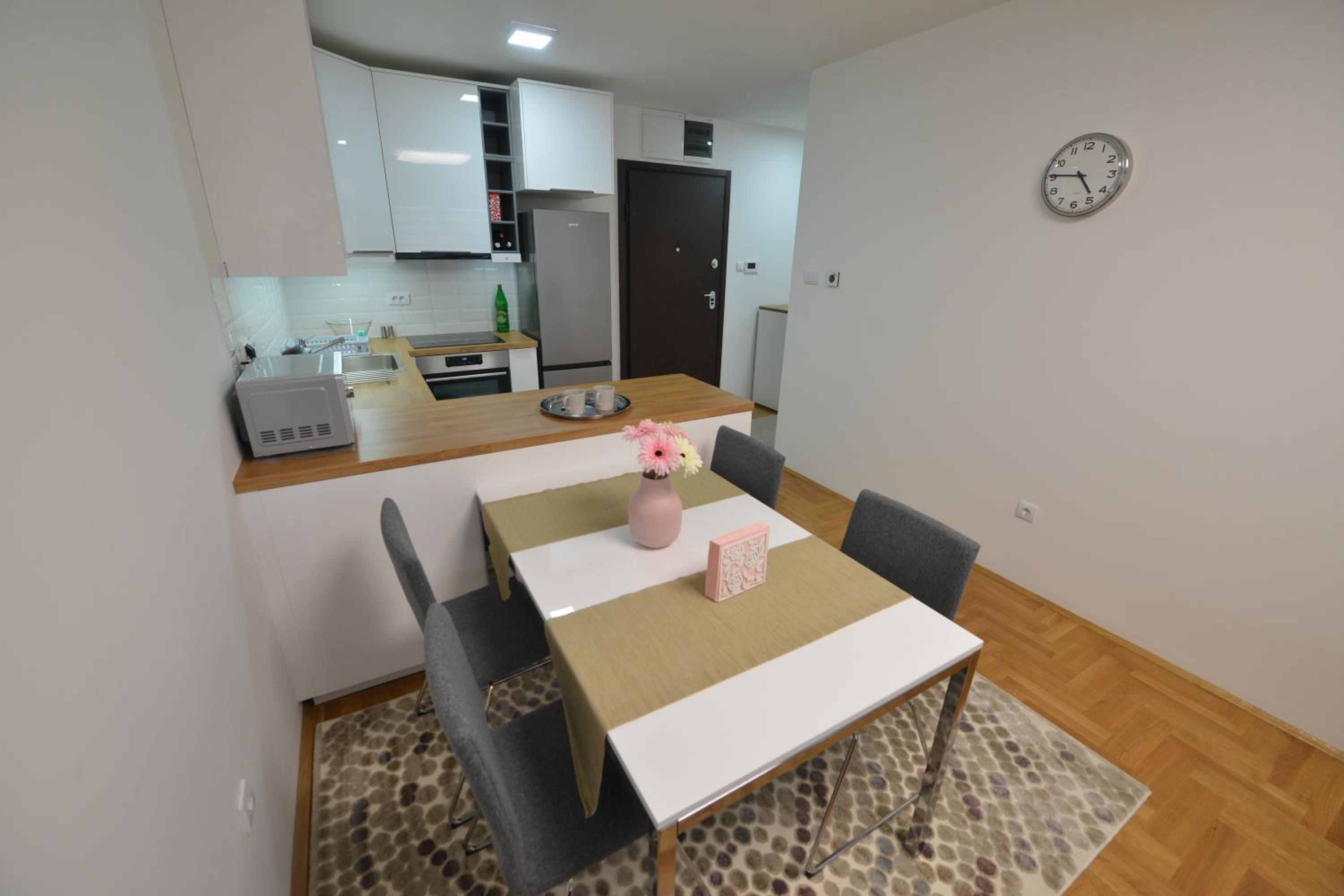 Apartment 54 CITY CENTER - FREE PRIVATE GARAGE
