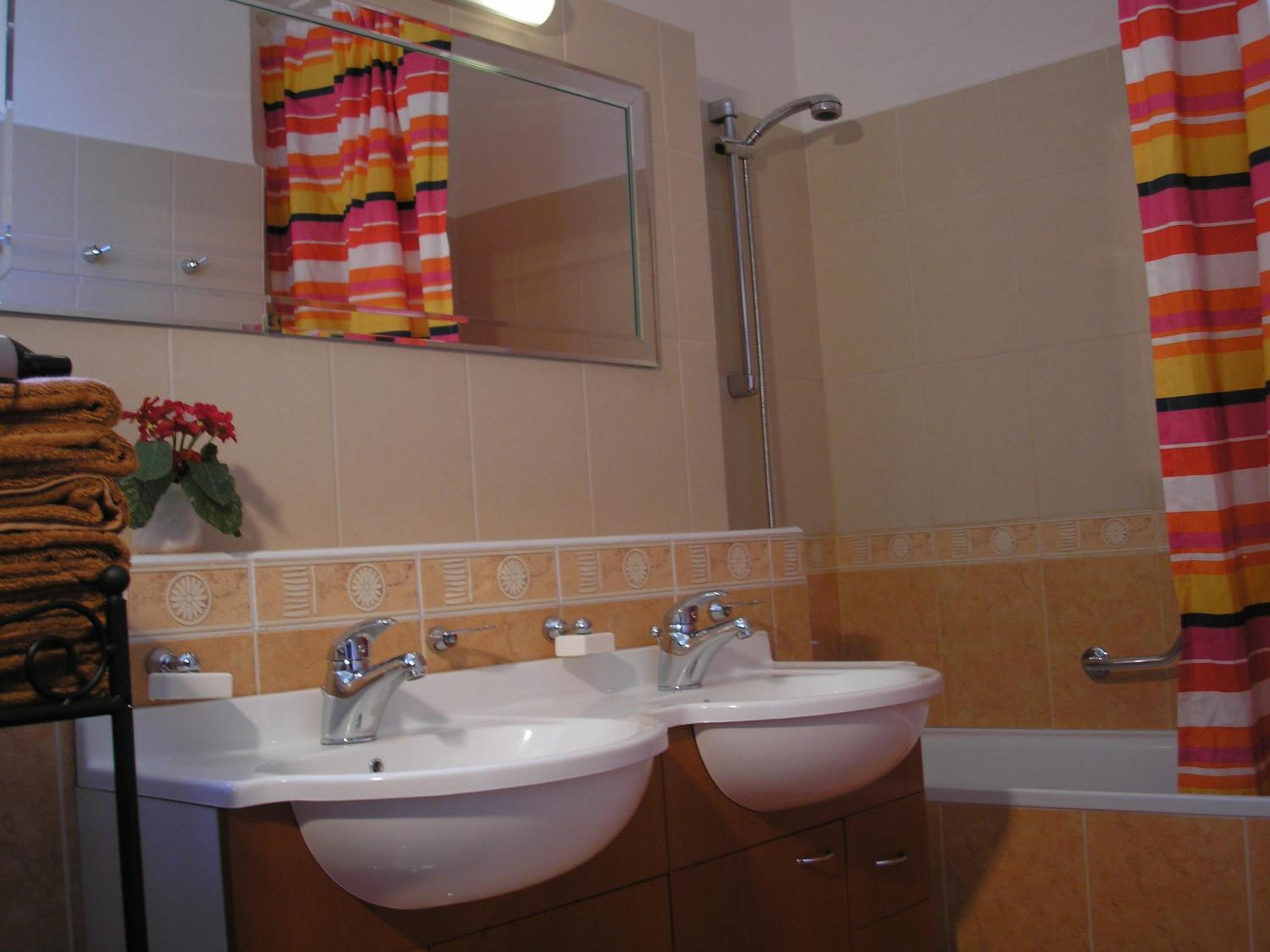 Grand 220m2 Old Town Apartment, 5BR,2BA,2WC, Sleeps up to 15