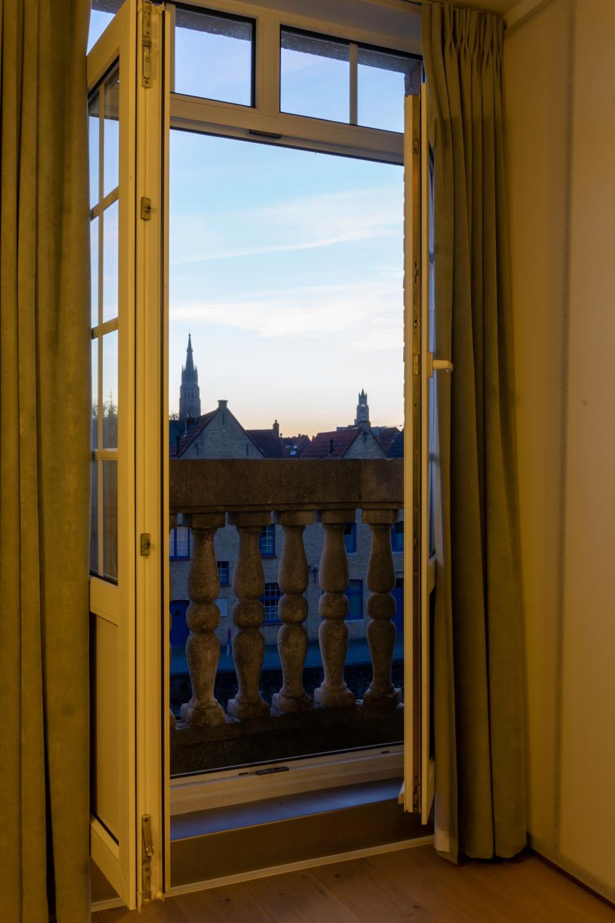 B&B Contrast view 5