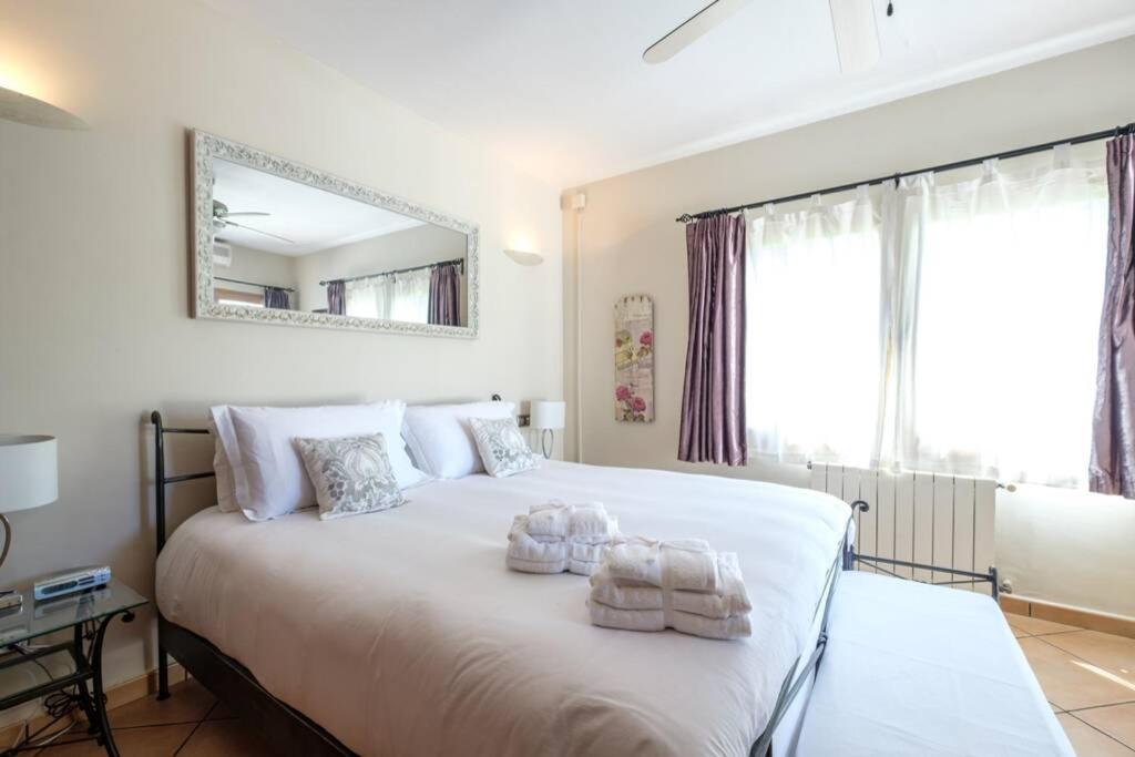 Nice villa Marpessa in Portals Nous with pool view 4